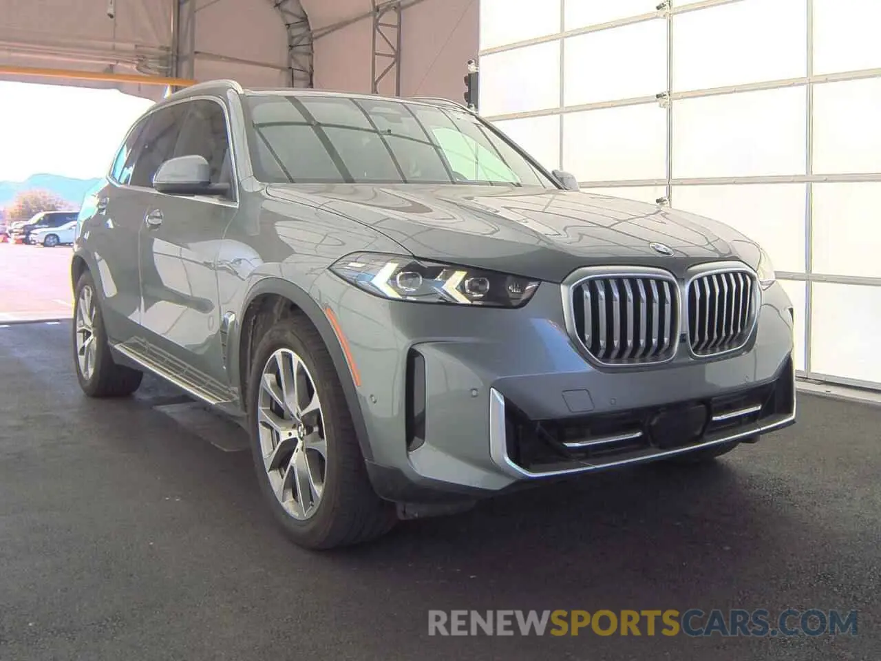 1 Photograph of a damaged car 5UX23EU05R9T82783 BMW X5 2024