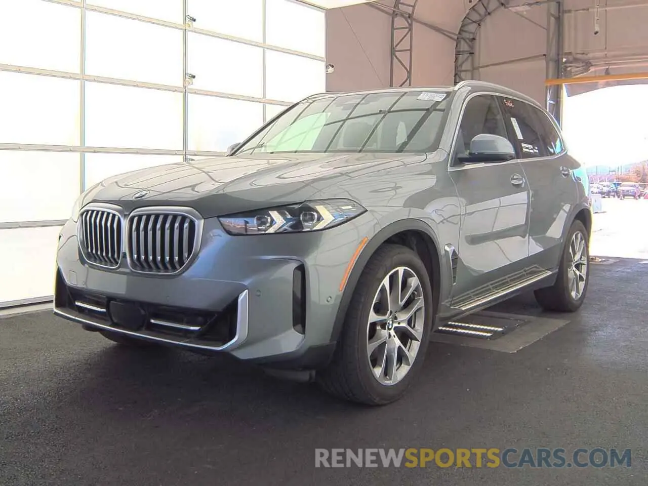 2 Photograph of a damaged car 5UX23EU05R9T82783 BMW X5 2024