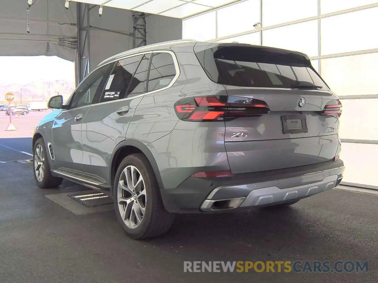 3 Photograph of a damaged car 5UX23EU05R9T82783 BMW X5 2024