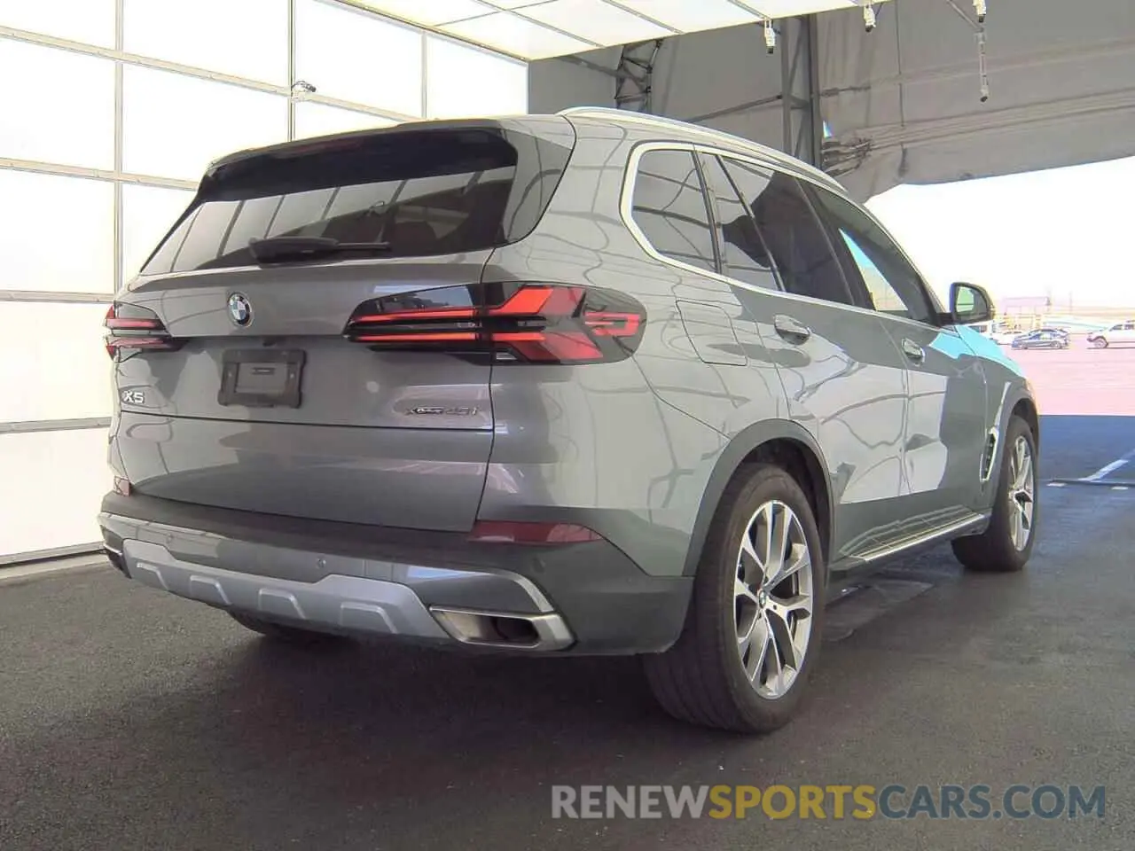 4 Photograph of a damaged car 5UX23EU05R9T82783 BMW X5 2024