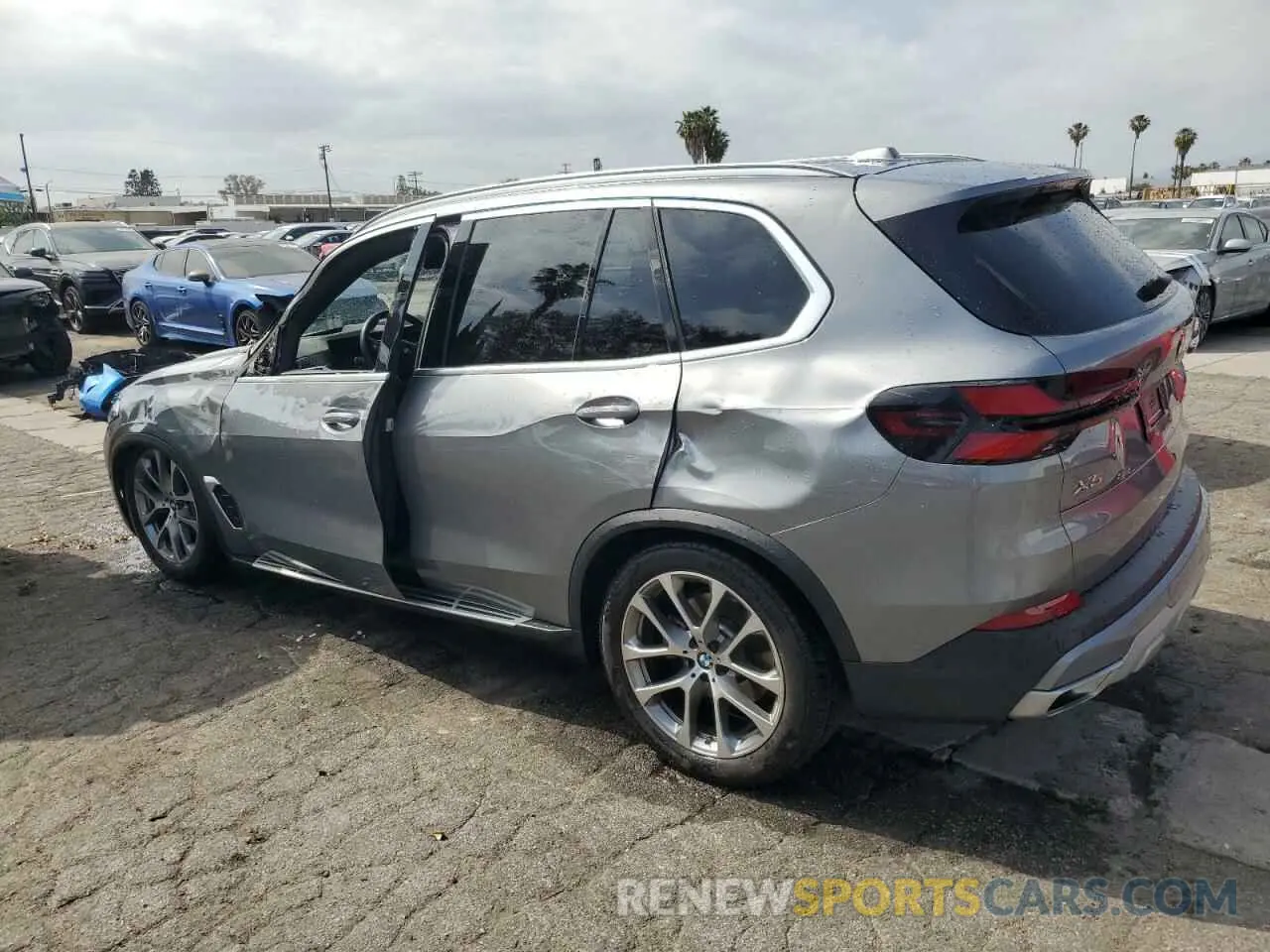 2 Photograph of a damaged car 5UX23EU05R9U85301 BMW X5 2024