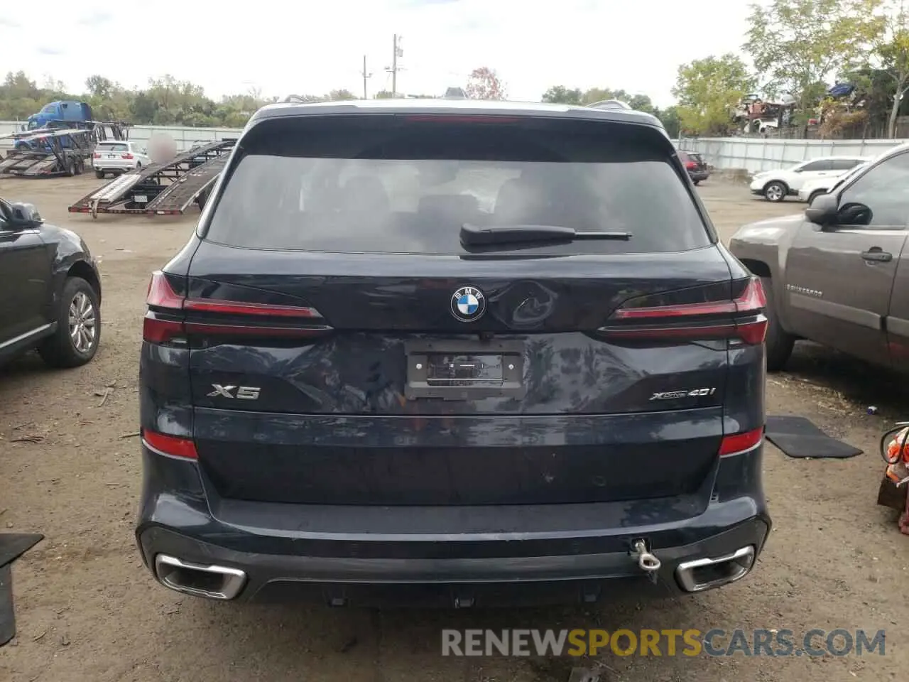 6 Photograph of a damaged car 5UX23EU05R9W00432 BMW X5 2024