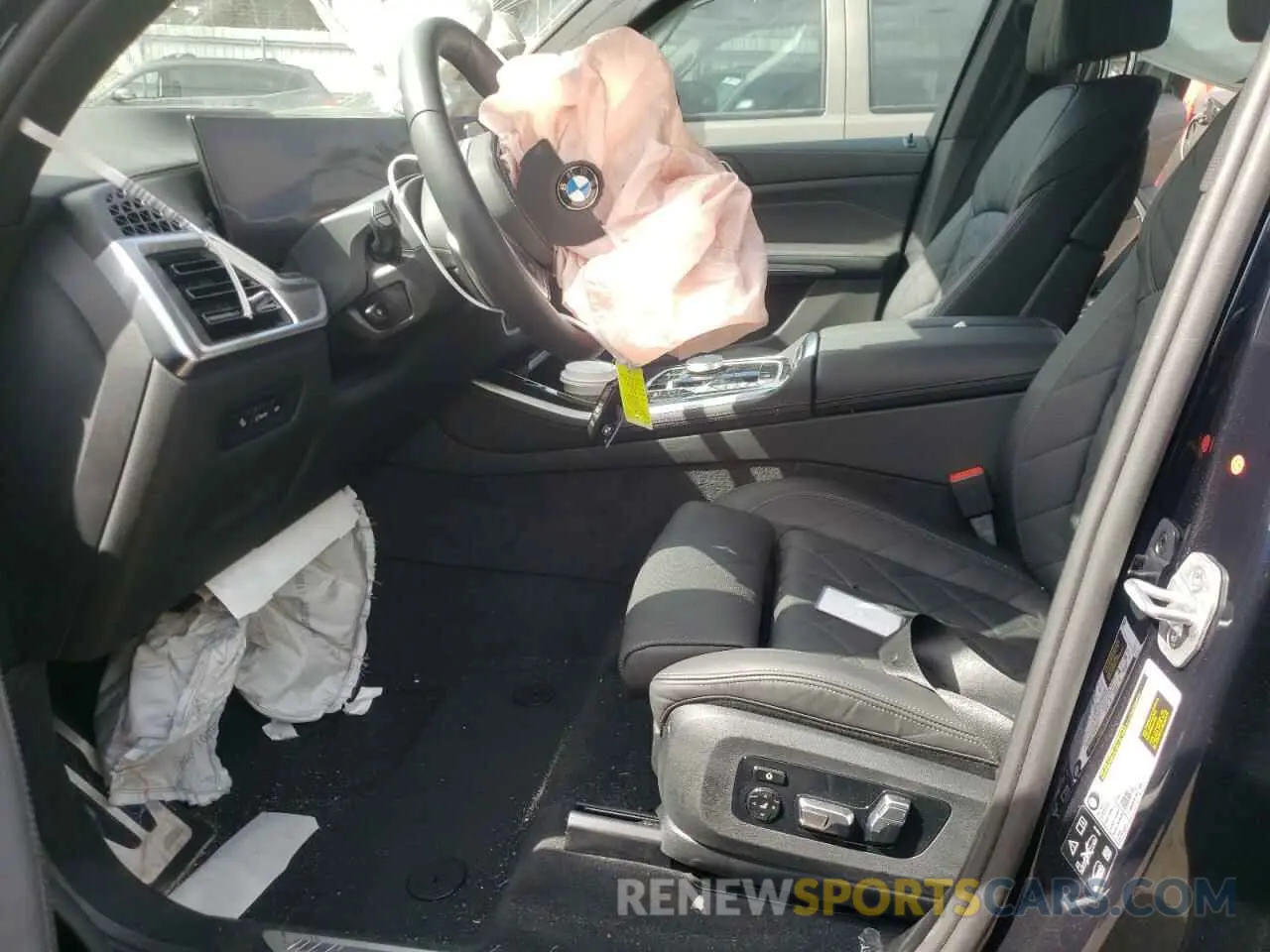 7 Photograph of a damaged car 5UX23EU05R9W00432 BMW X5 2024