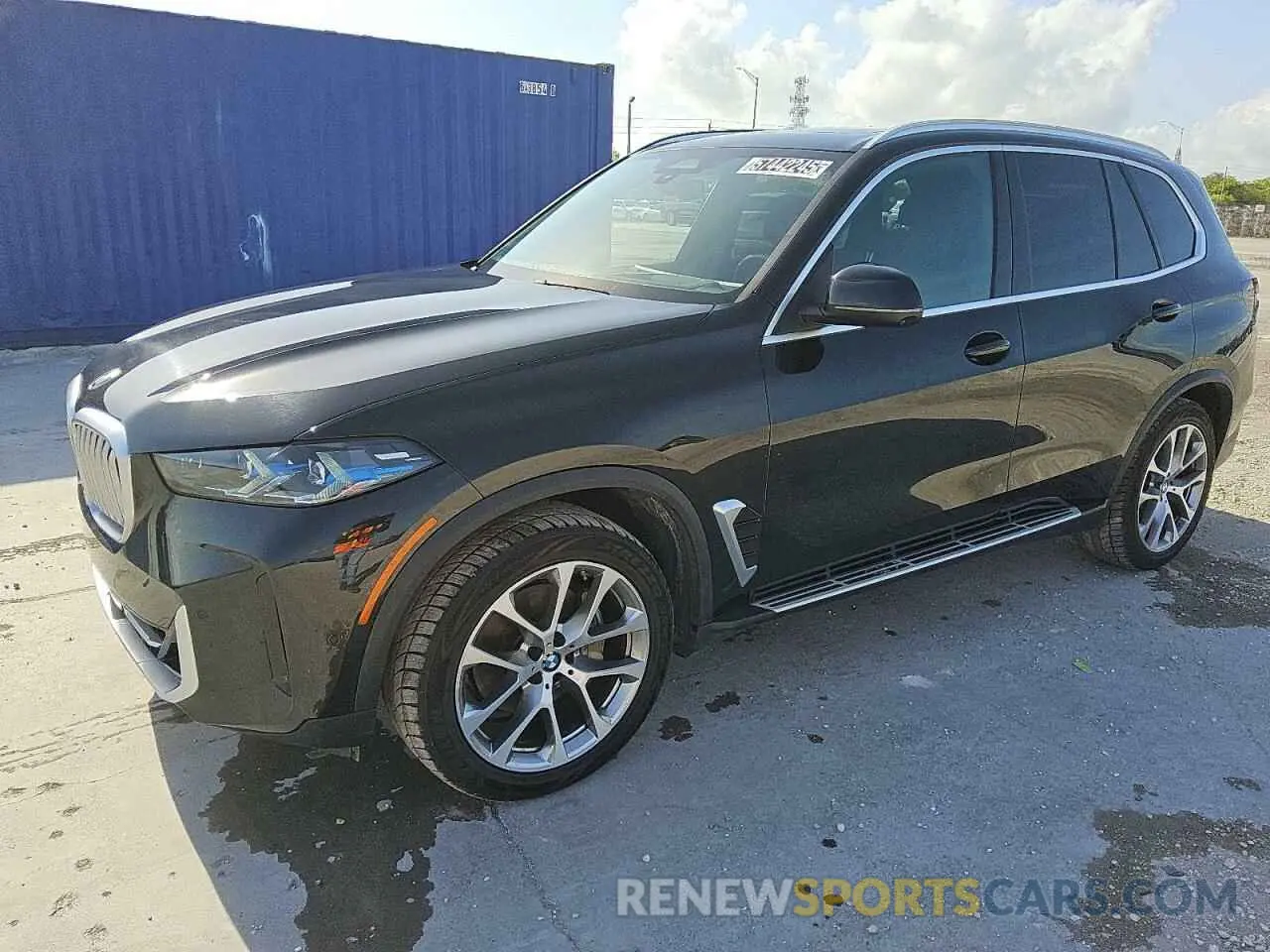 1 Photograph of a damaged car 5UX23EU06R9T35813 BMW X5 2024