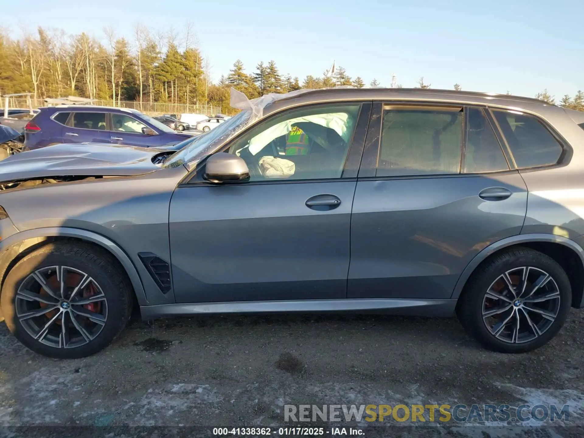 14 Photograph of a damaged car 5UX23EU06R9T45953 BMW X5 2024