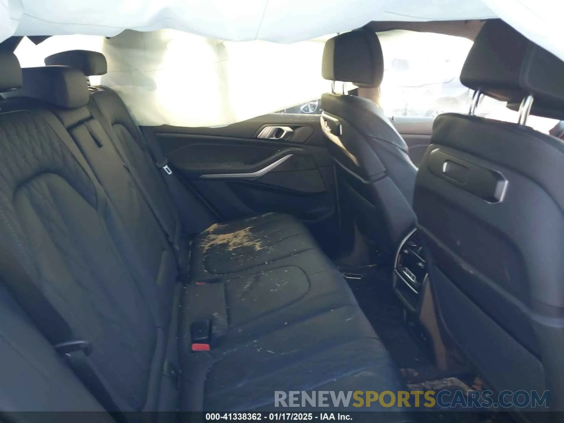 8 Photograph of a damaged car 5UX23EU06R9T45953 BMW X5 2024