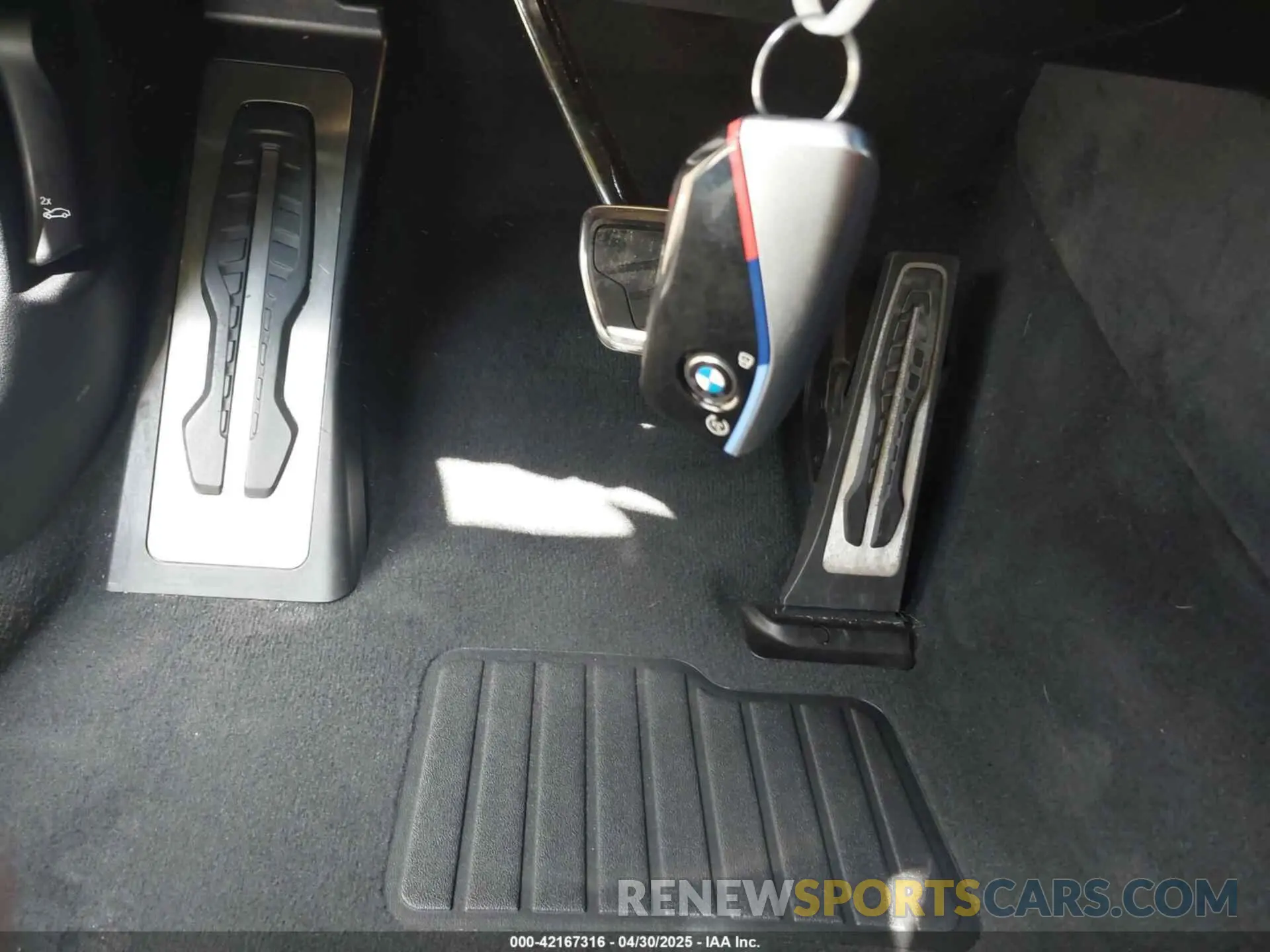 11 Photograph of a damaged car 5UX23EU06R9T86258 BMW X5 2024
