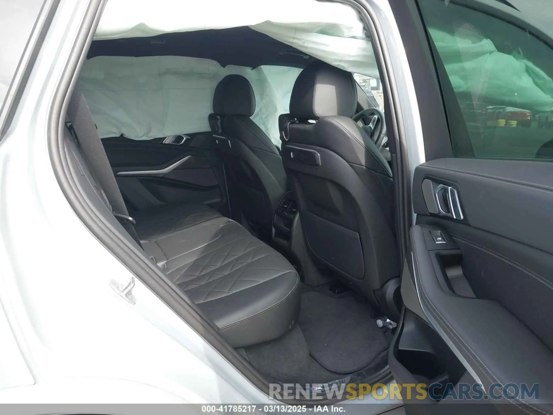 8 Photograph of a damaged car 5UX23EU06R9U85520 BMW X5 2024