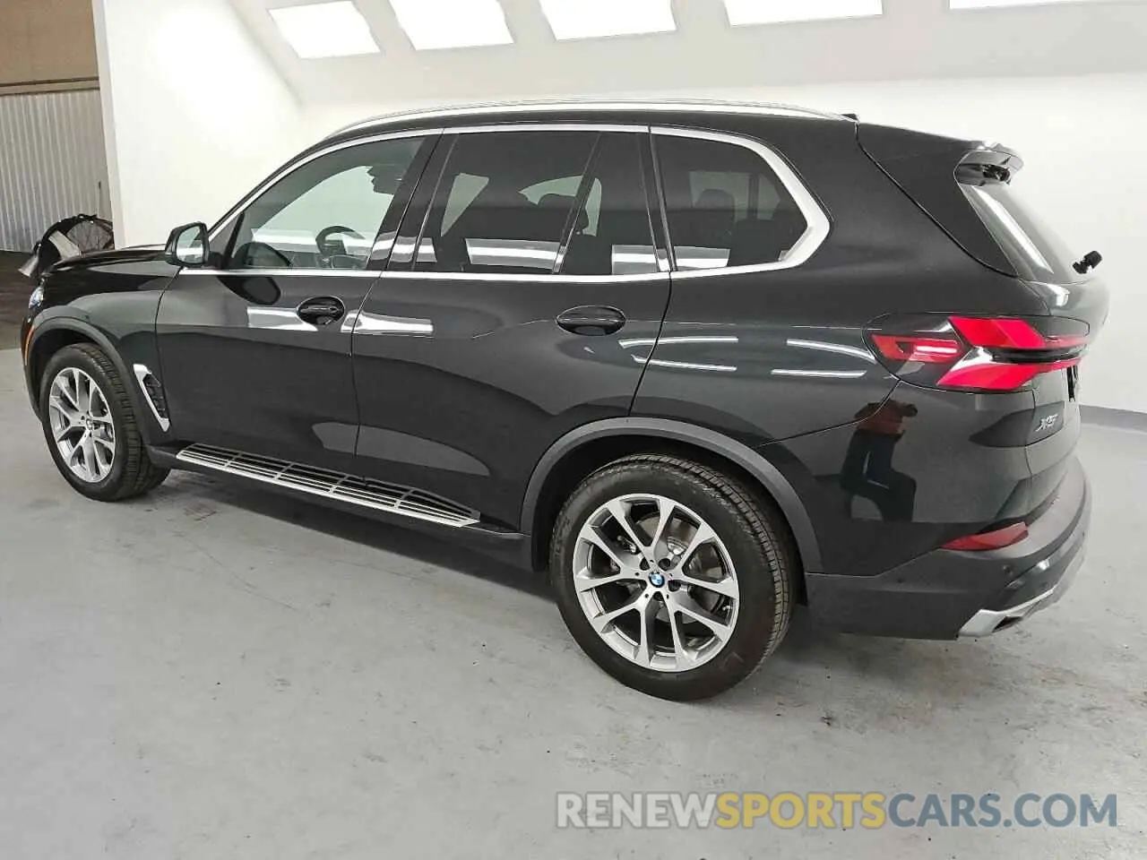 2 Photograph of a damaged car 5UX23EU07R9U87325 BMW X5 2024