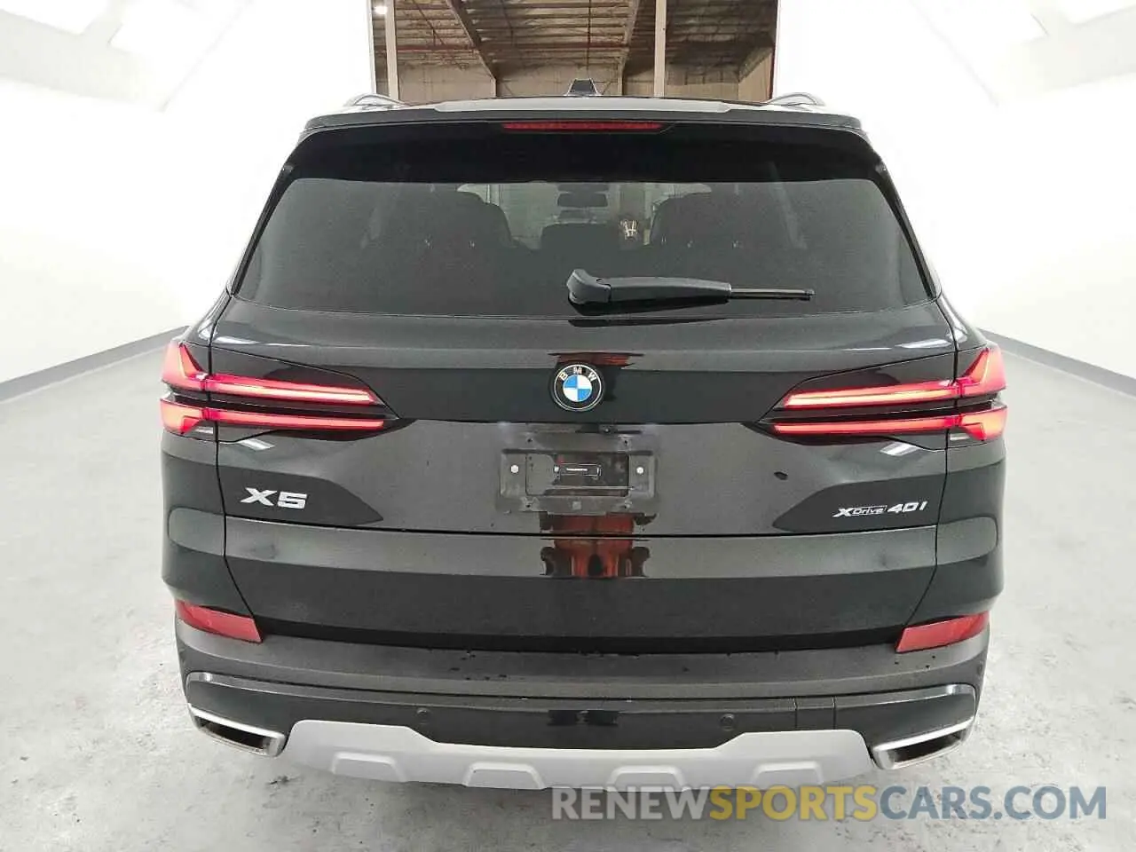 6 Photograph of a damaged car 5UX23EU07R9U87325 BMW X5 2024
