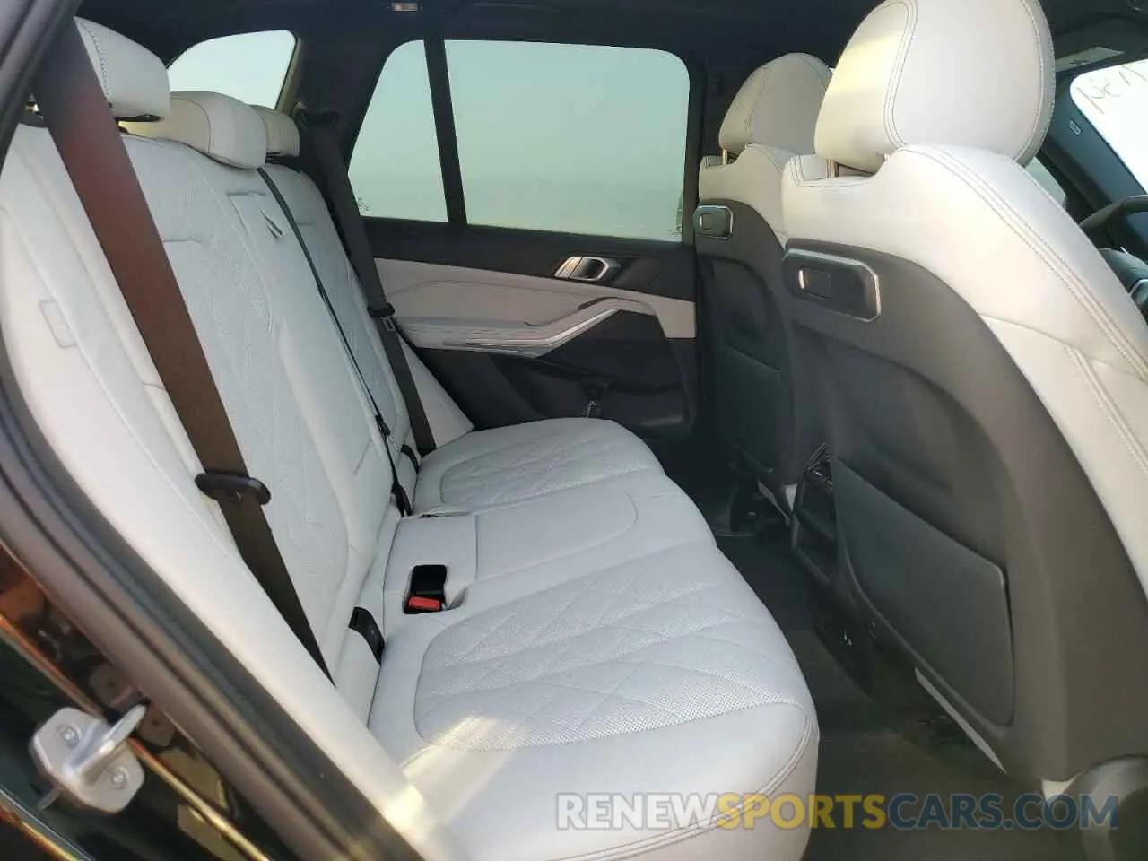 11 Photograph of a damaged car 5UX23EU07R9V18380 BMW X5 2024