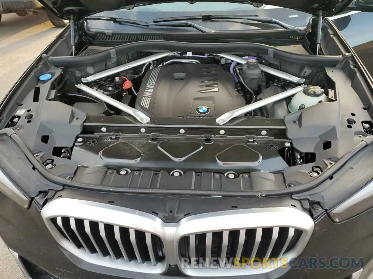 12 Photograph of a damaged car 5UX23EU07R9V18380 BMW X5 2024