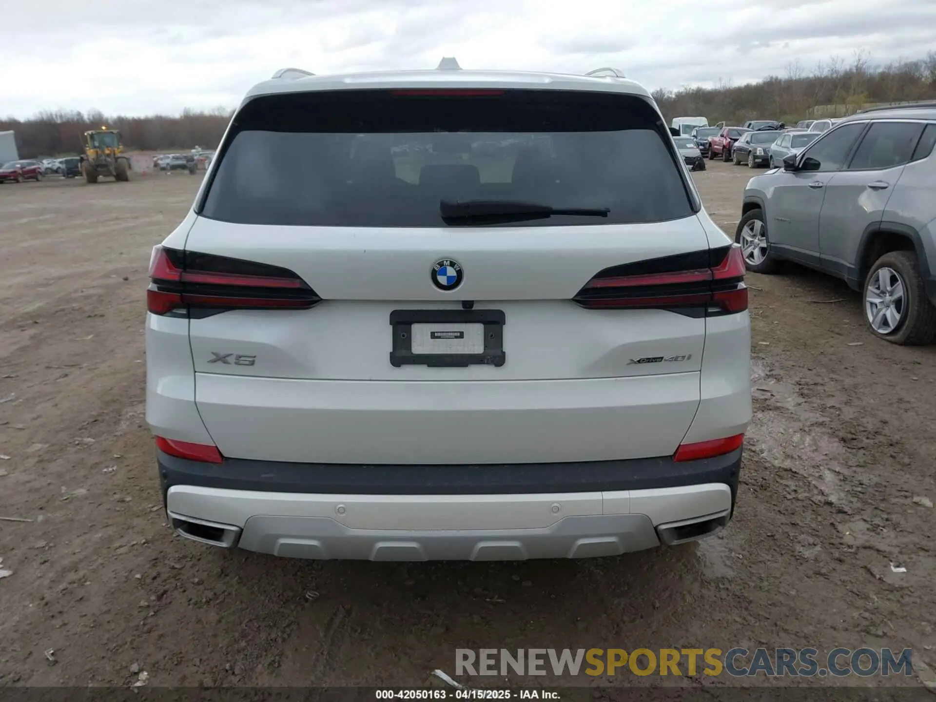 16 Photograph of a damaged car 5UX23EU08R9S68020 BMW X5 2024