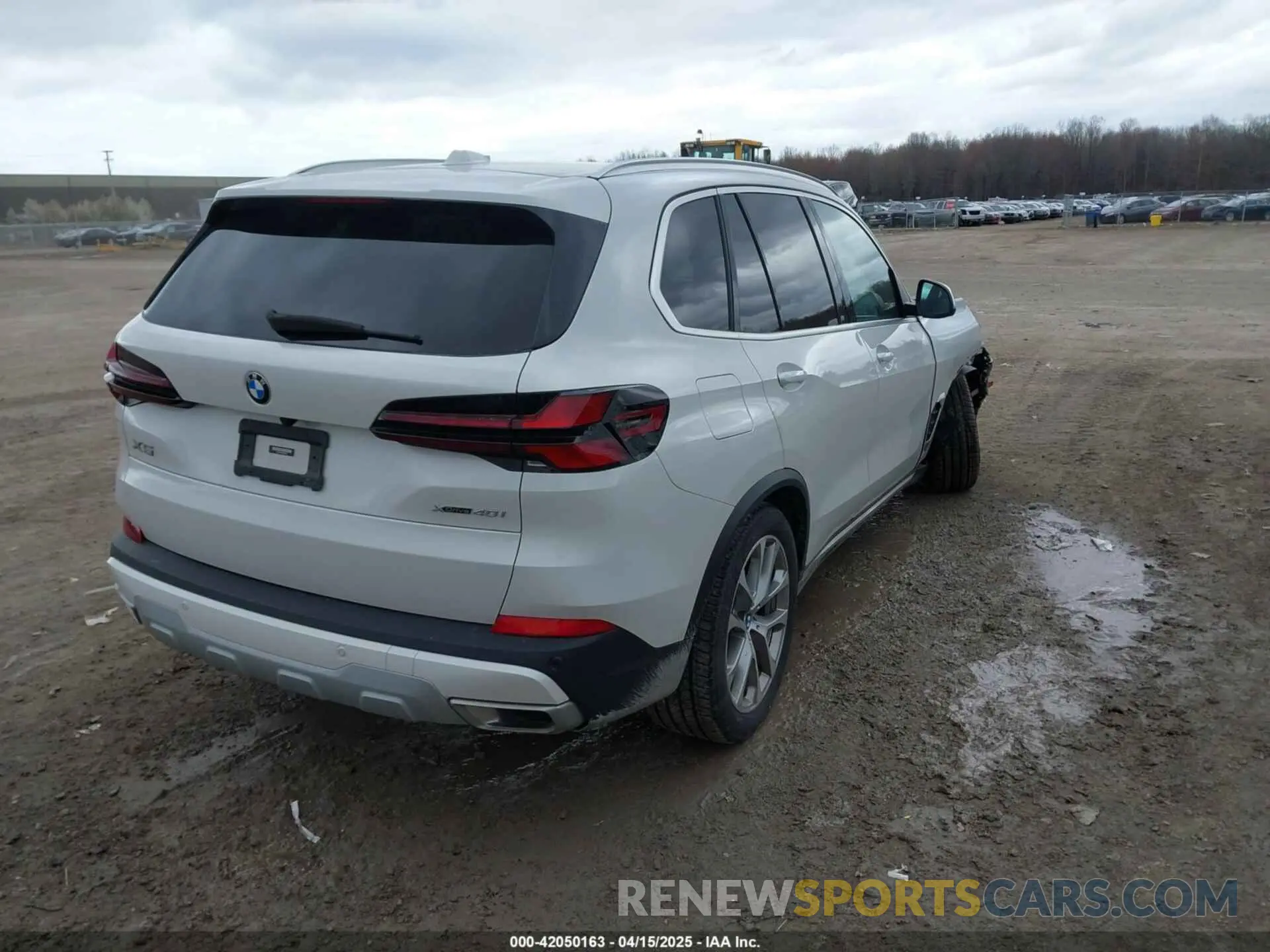 4 Photograph of a damaged car 5UX23EU08R9S68020 BMW X5 2024