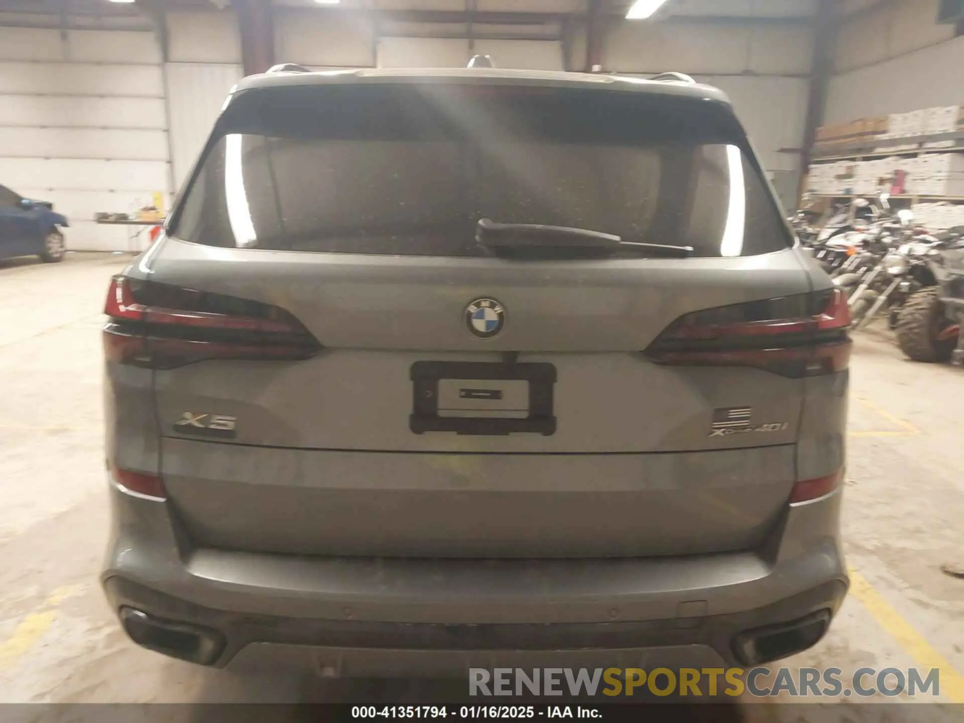 17 Photograph of a damaged car 5UX23EU08R9U39588 BMW X5 2024