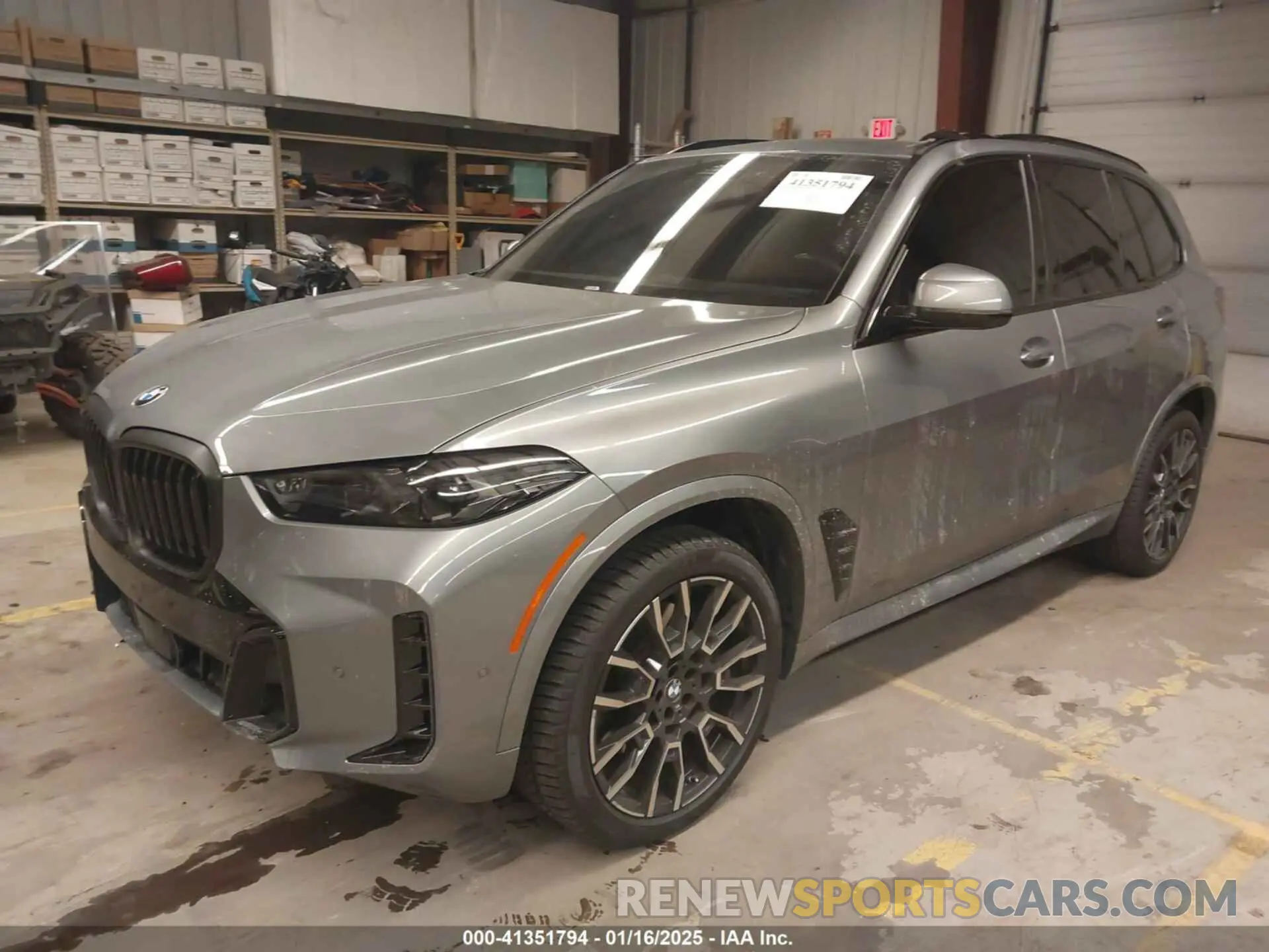 2 Photograph of a damaged car 5UX23EU08R9U39588 BMW X5 2024
