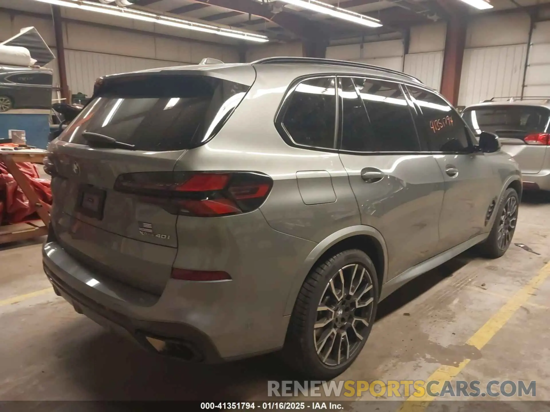 4 Photograph of a damaged car 5UX23EU08R9U39588 BMW X5 2024