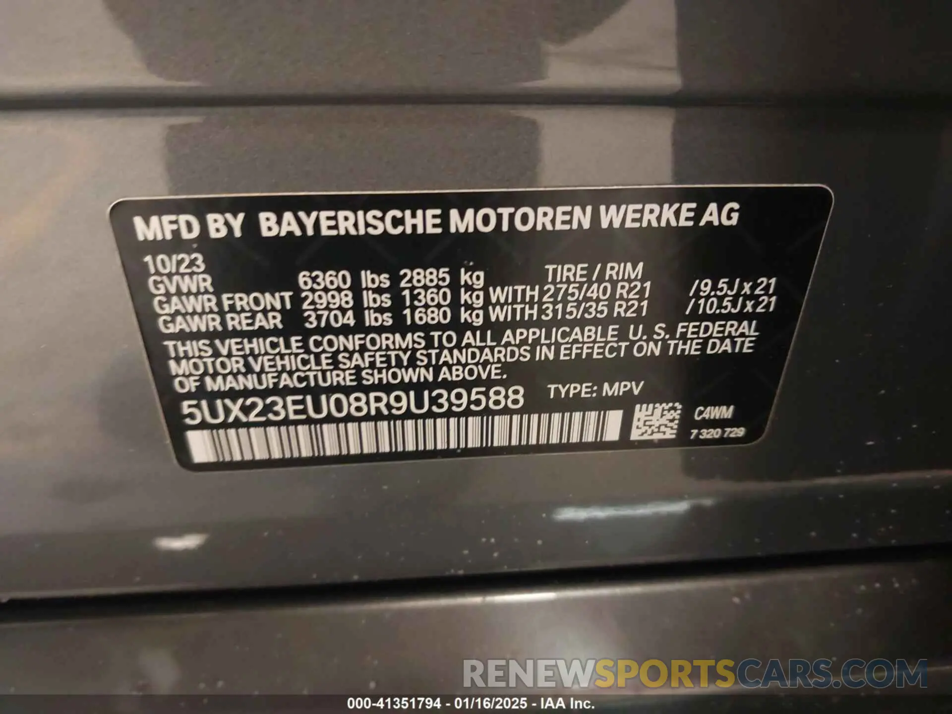 9 Photograph of a damaged car 5UX23EU08R9U39588 BMW X5 2024