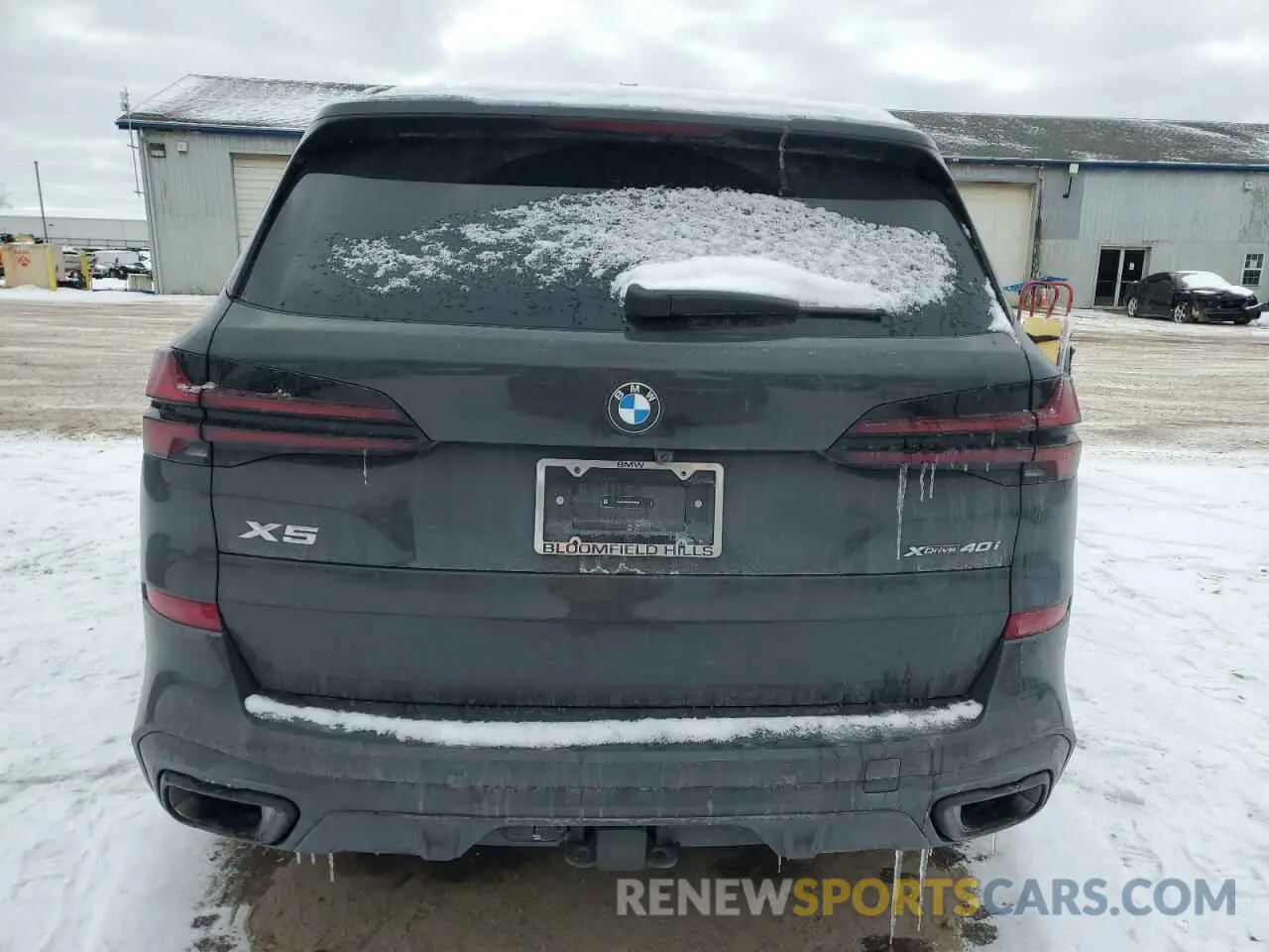 6 Photograph of a damaged car 5UX23EU08R9U81596 BMW X5 2024