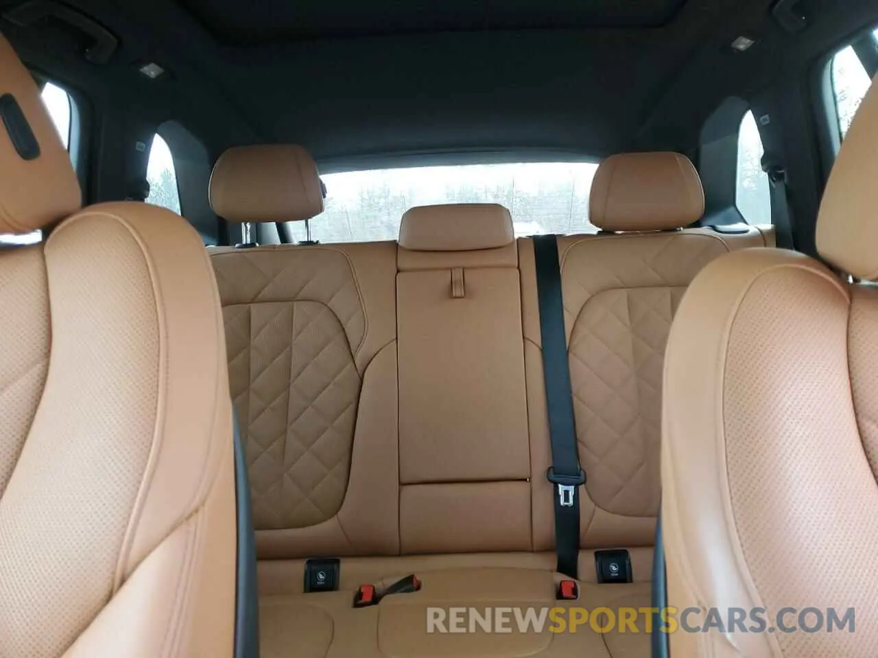 10 Photograph of a damaged car 5UX23EU09R9S17979 BMW X5 2024