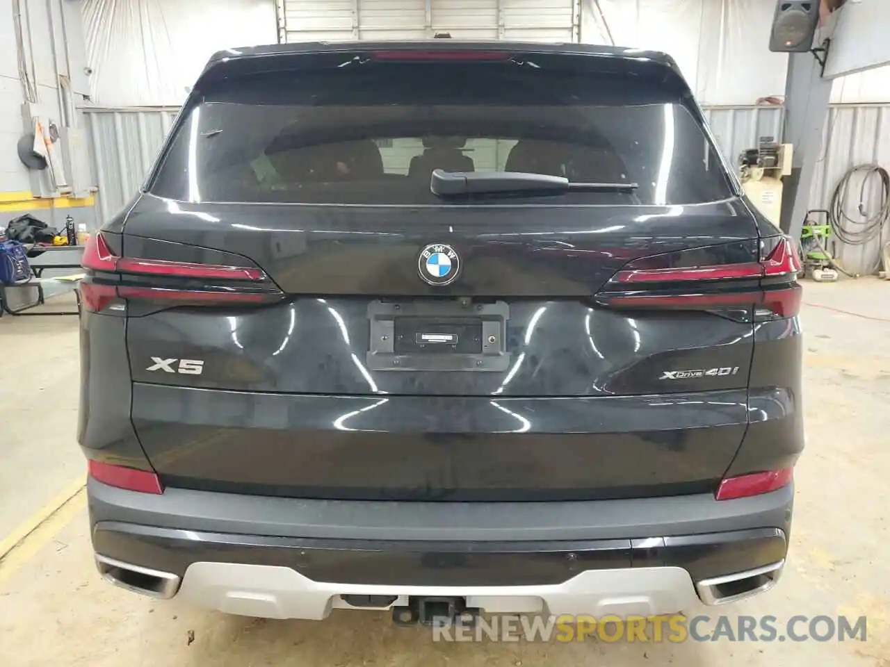 6 Photograph of a damaged car 5UX23EU09R9S51842 BMW X5 2024