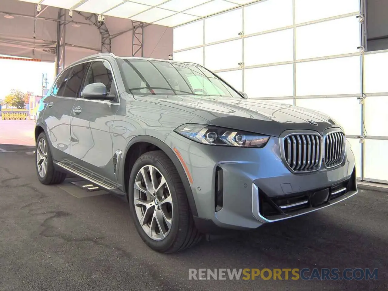 1 Photograph of a damaged car 5UX23EU09R9S53204 BMW X5 2024