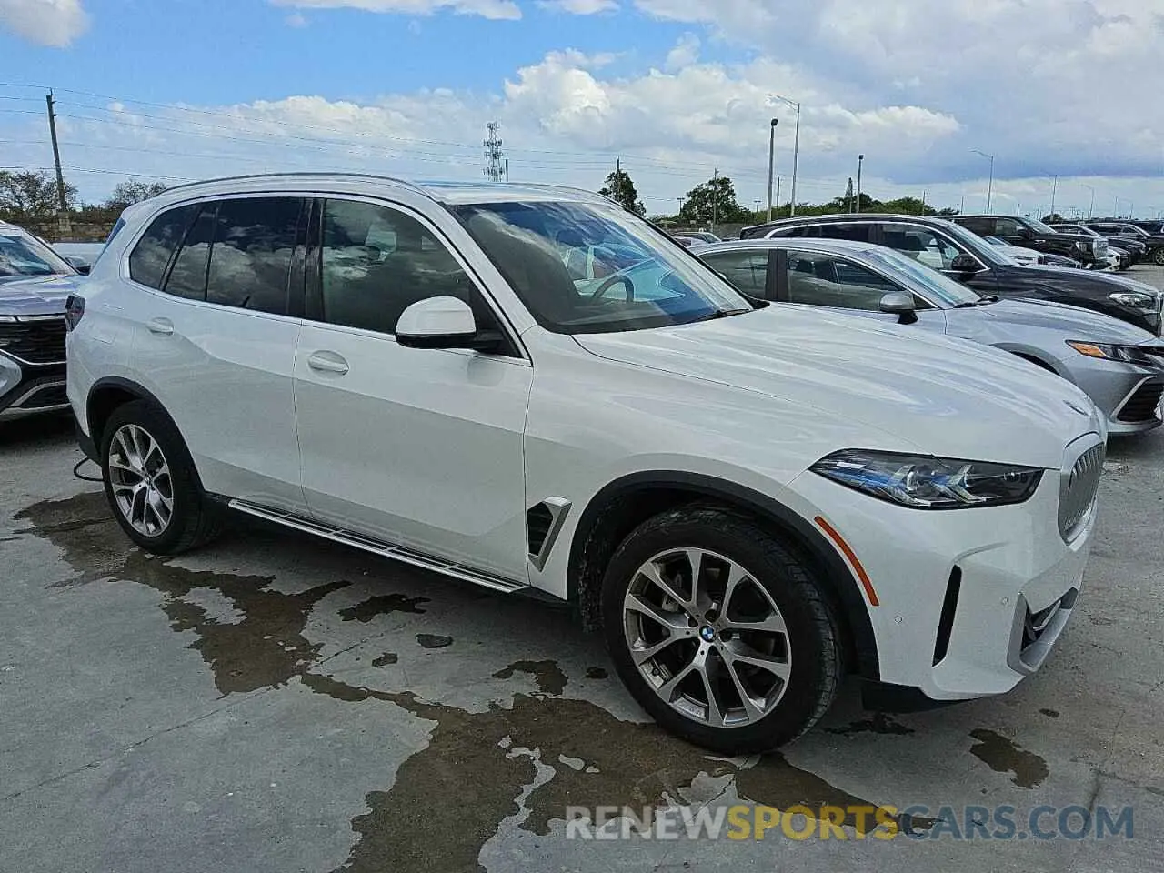 4 Photograph of a damaged car 5UX23EU09R9U66251 BMW X5 2024