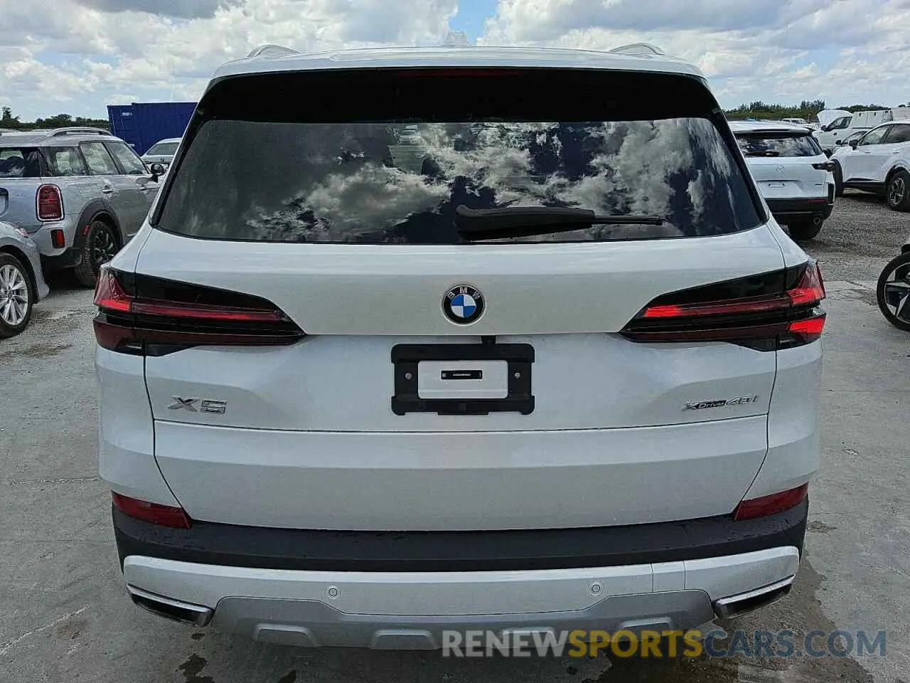 6 Photograph of a damaged car 5UX23EU09R9U66251 BMW X5 2024