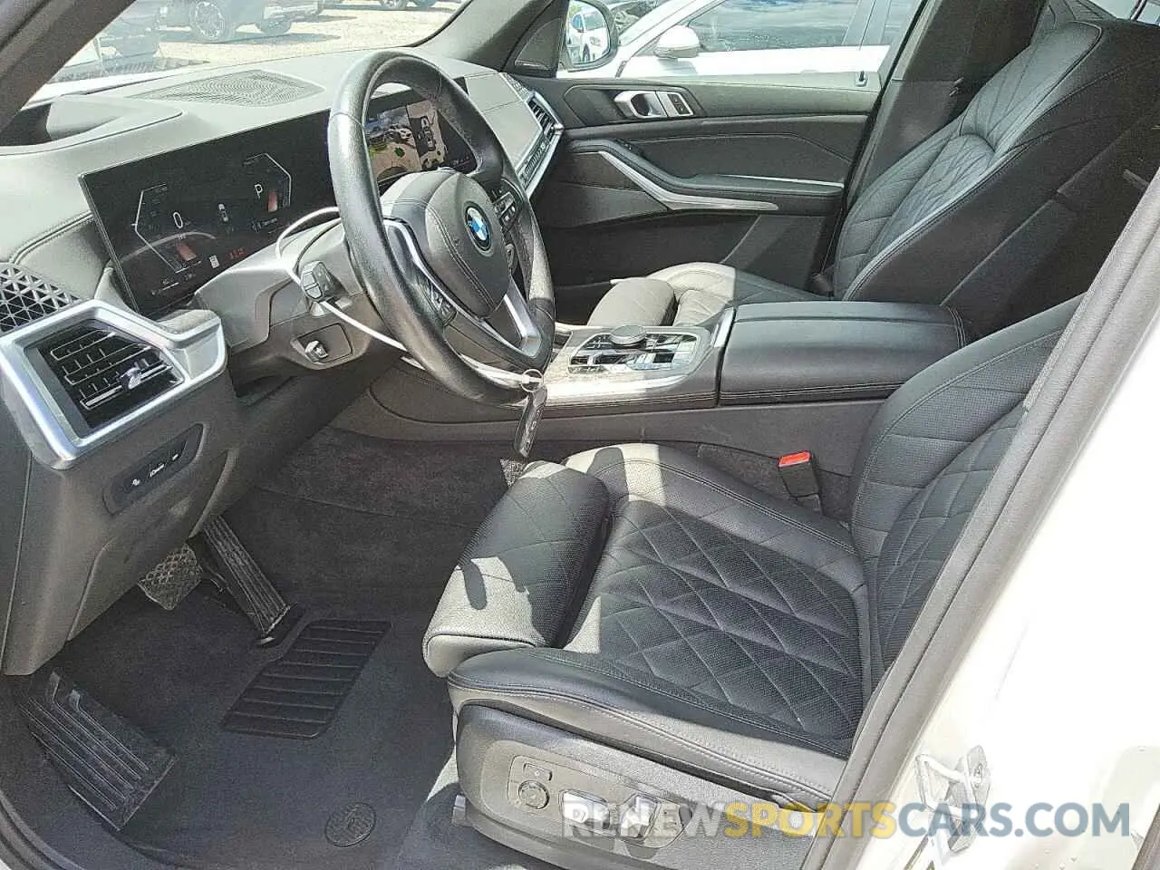 7 Photograph of a damaged car 5UX23EU09R9U66251 BMW X5 2024