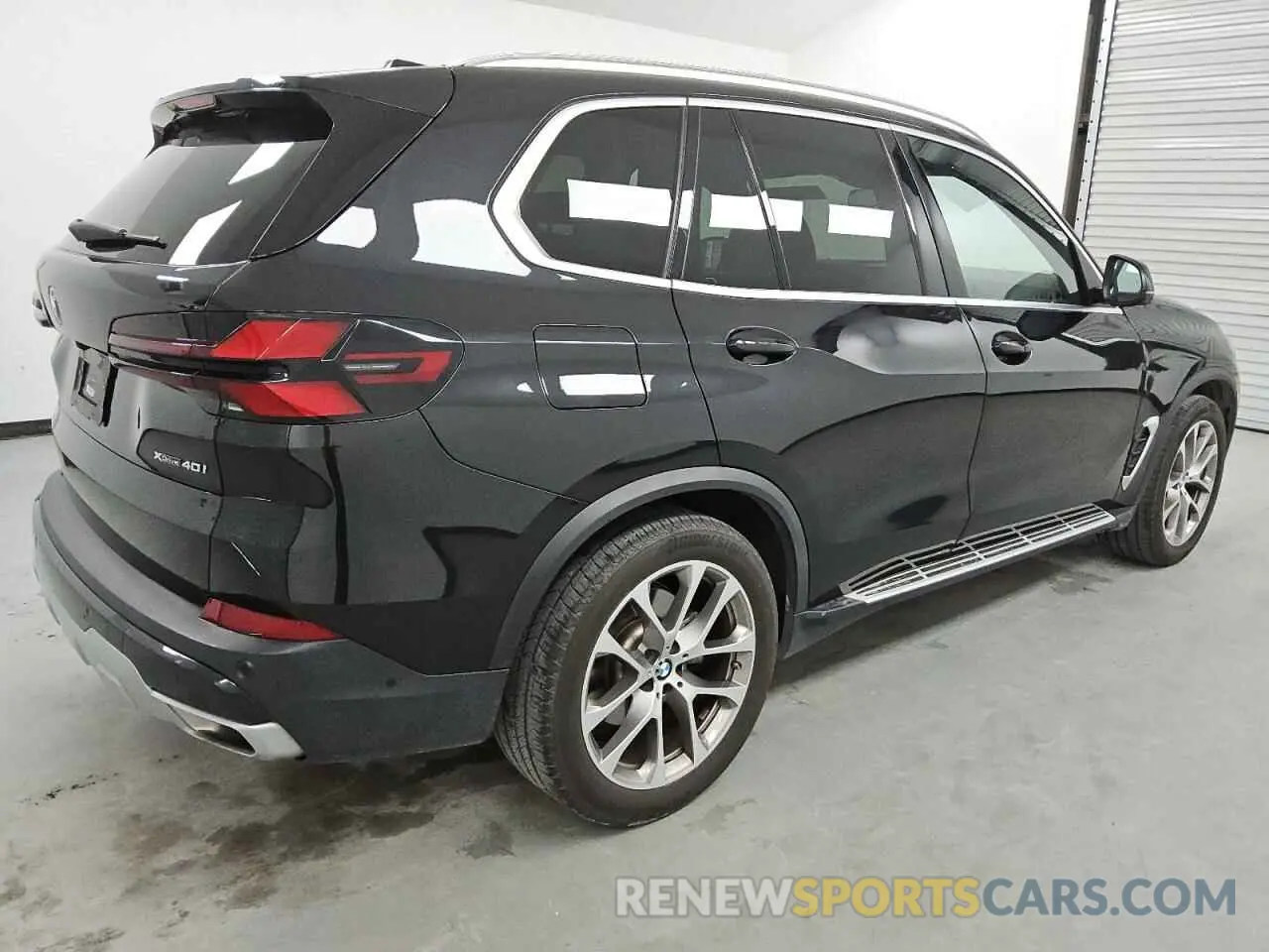 3 Photograph of a damaged car 5UX23EU09R9U70607 BMW X5 2024