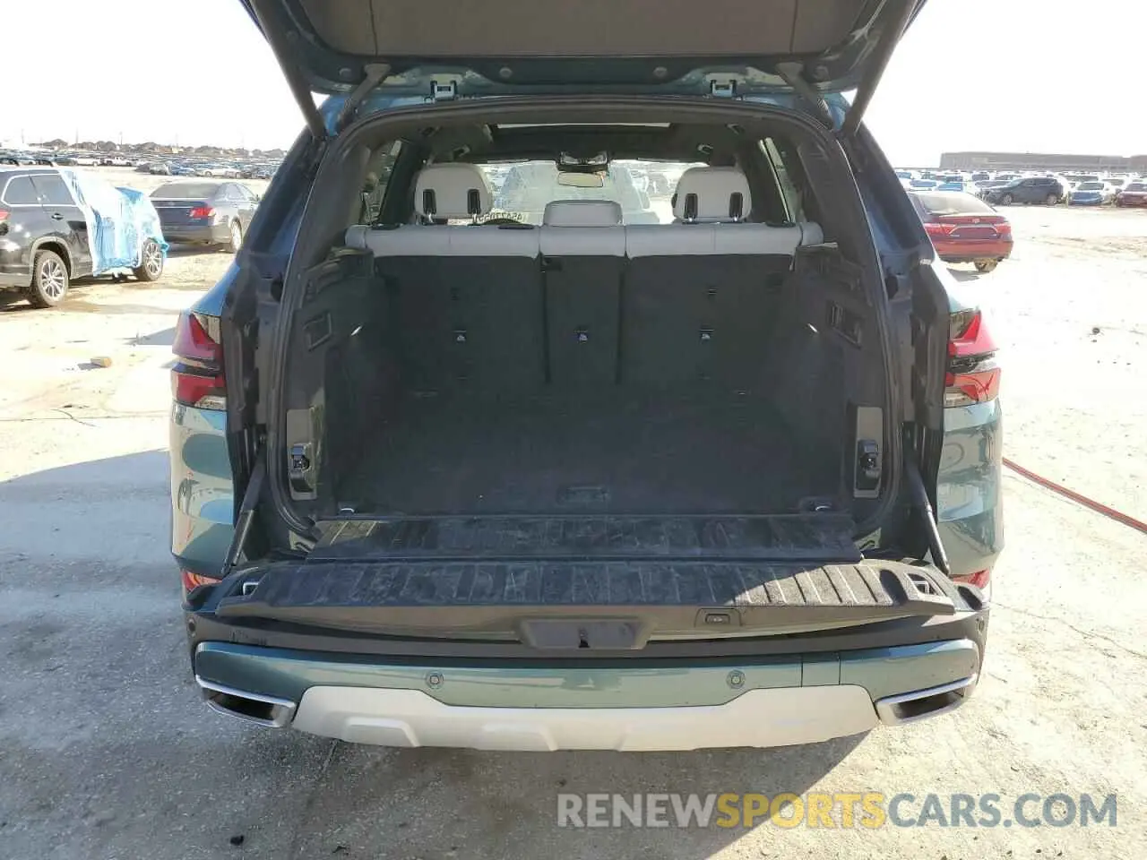 6 Photograph of a damaged car 5UX23EU09R9V13732 BMW X5 2024