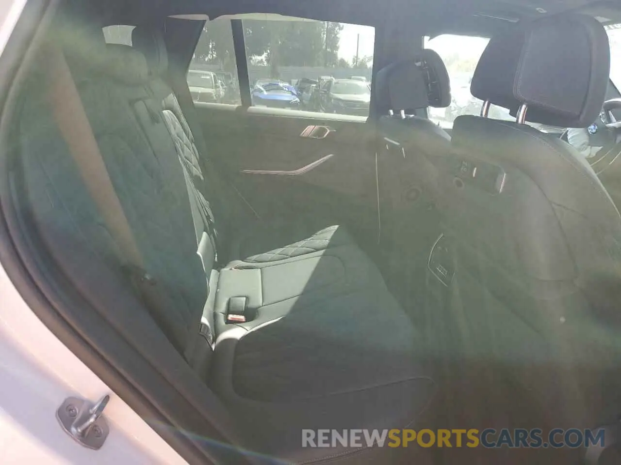 11 Photograph of a damaged car 5UX23EU09R9V81061 BMW X5 2024