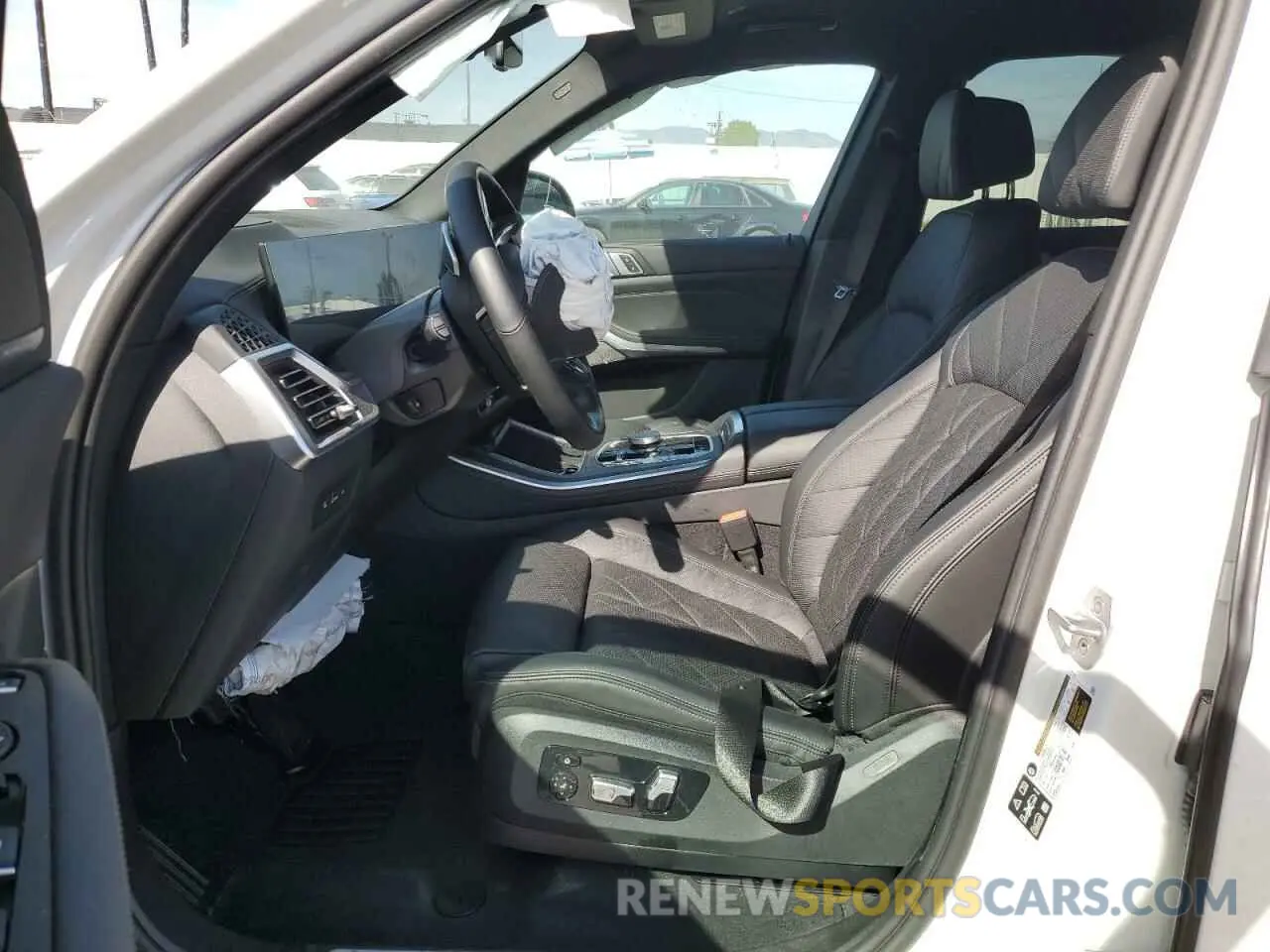7 Photograph of a damaged car 5UX23EU09R9V81061 BMW X5 2024