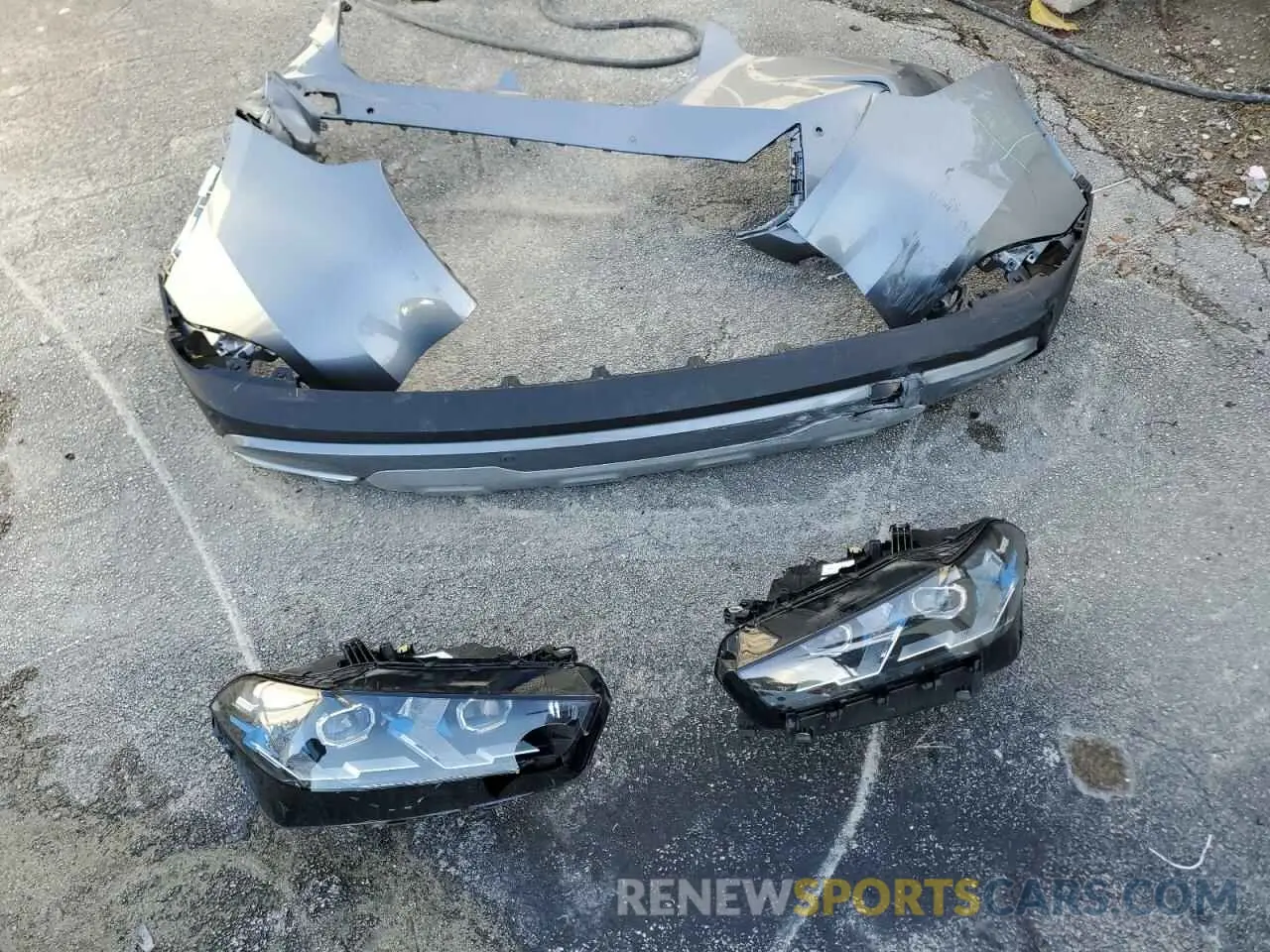 13 Photograph of a damaged car 5UX23EU0XR9T43784 BMW X5 2024