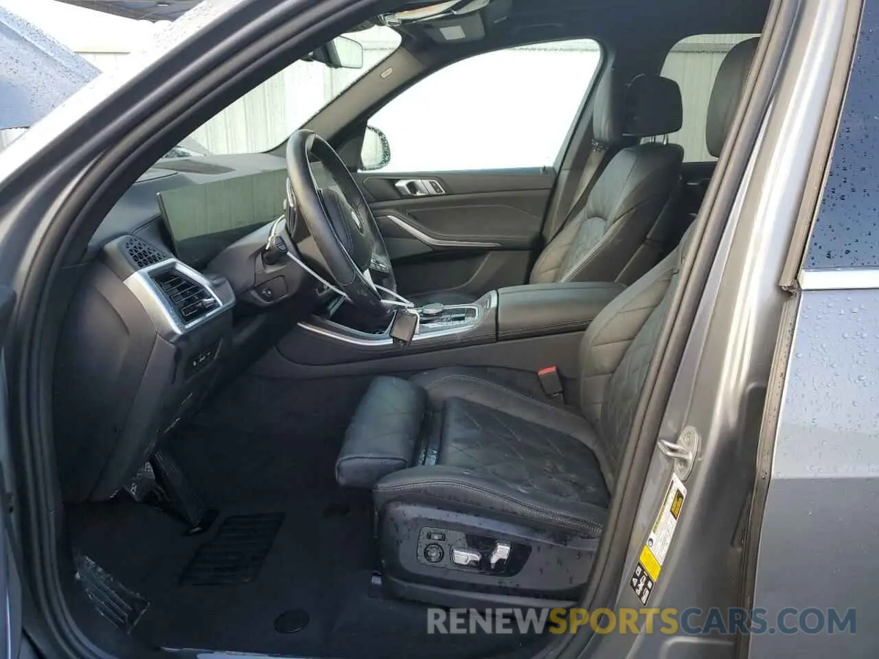 7 Photograph of a damaged car 5UX23EU0XR9T43784 BMW X5 2024