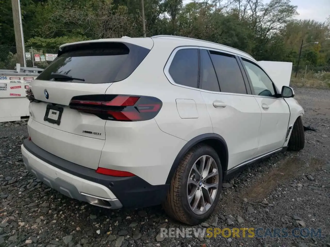 3 Photograph of a damaged car 5UX23EU0XR9V18518 BMW X5 2024