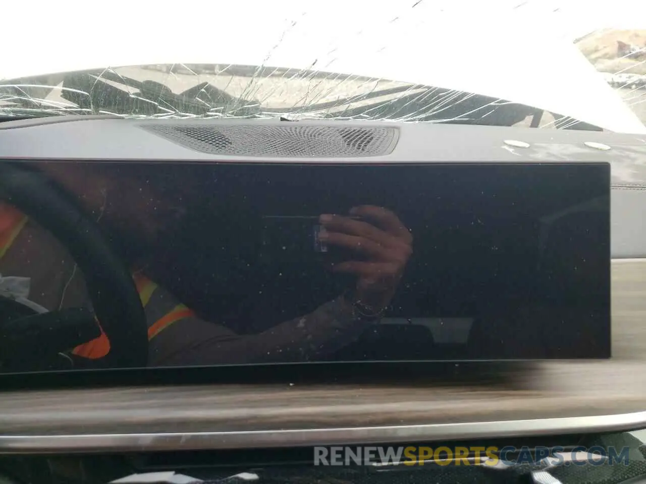 9 Photograph of a damaged car 5UX23EU0XR9V18518 BMW X5 2024
