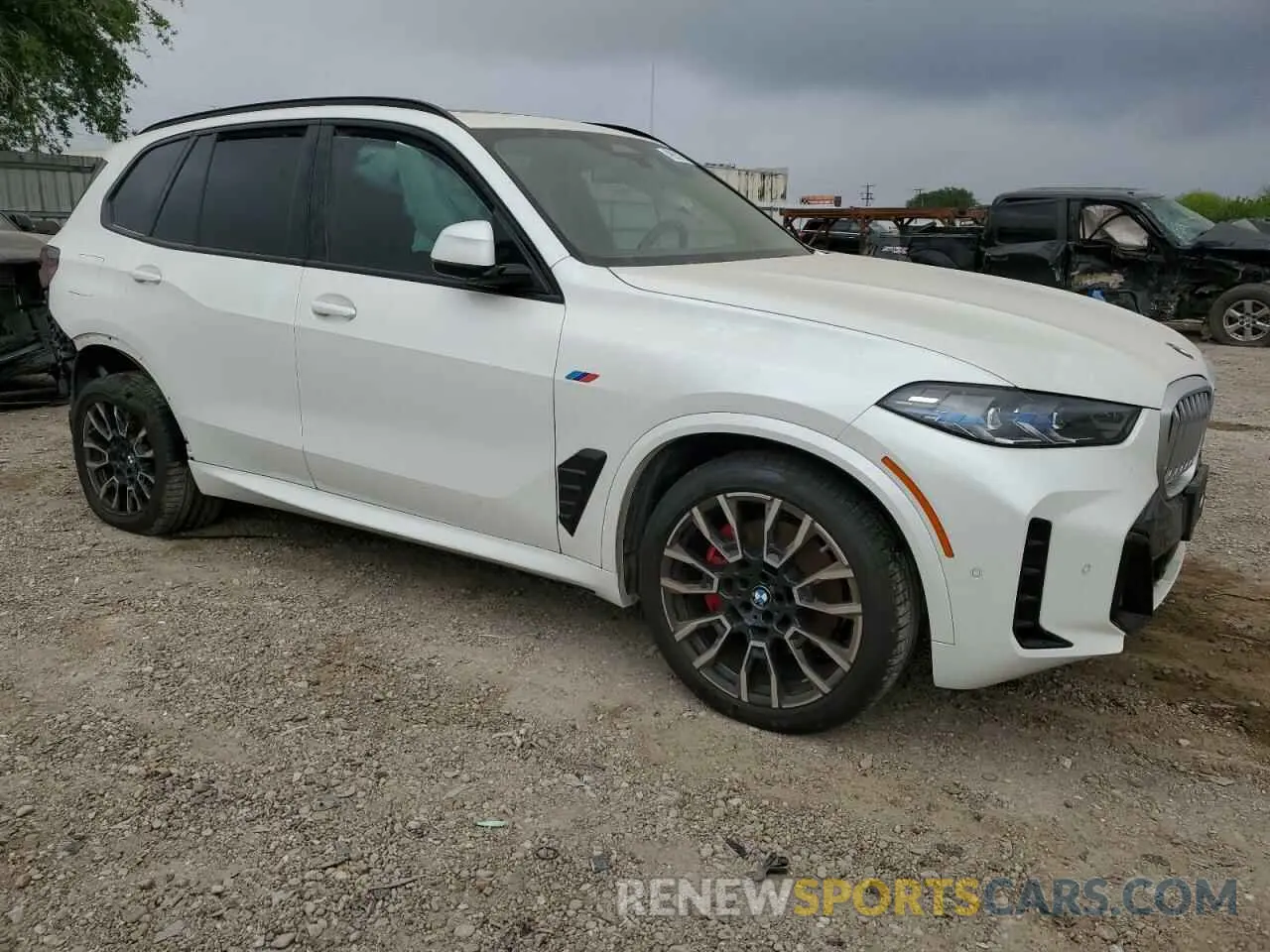 4 Photograph of a damaged car 5UX23EU0XR9V88410 BMW X5 2024