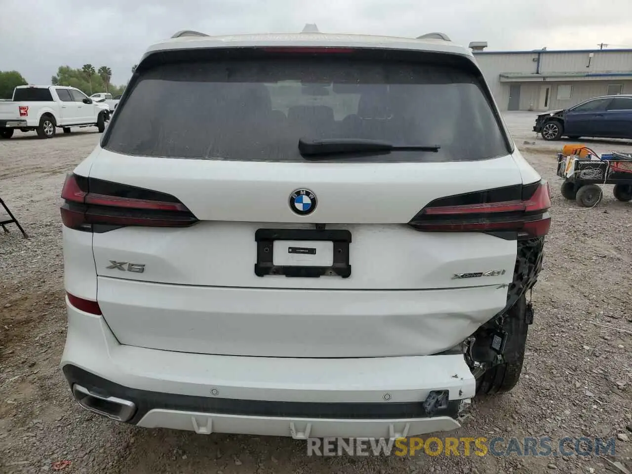 6 Photograph of a damaged car 5UX23EU0XR9V88410 BMW X5 2024