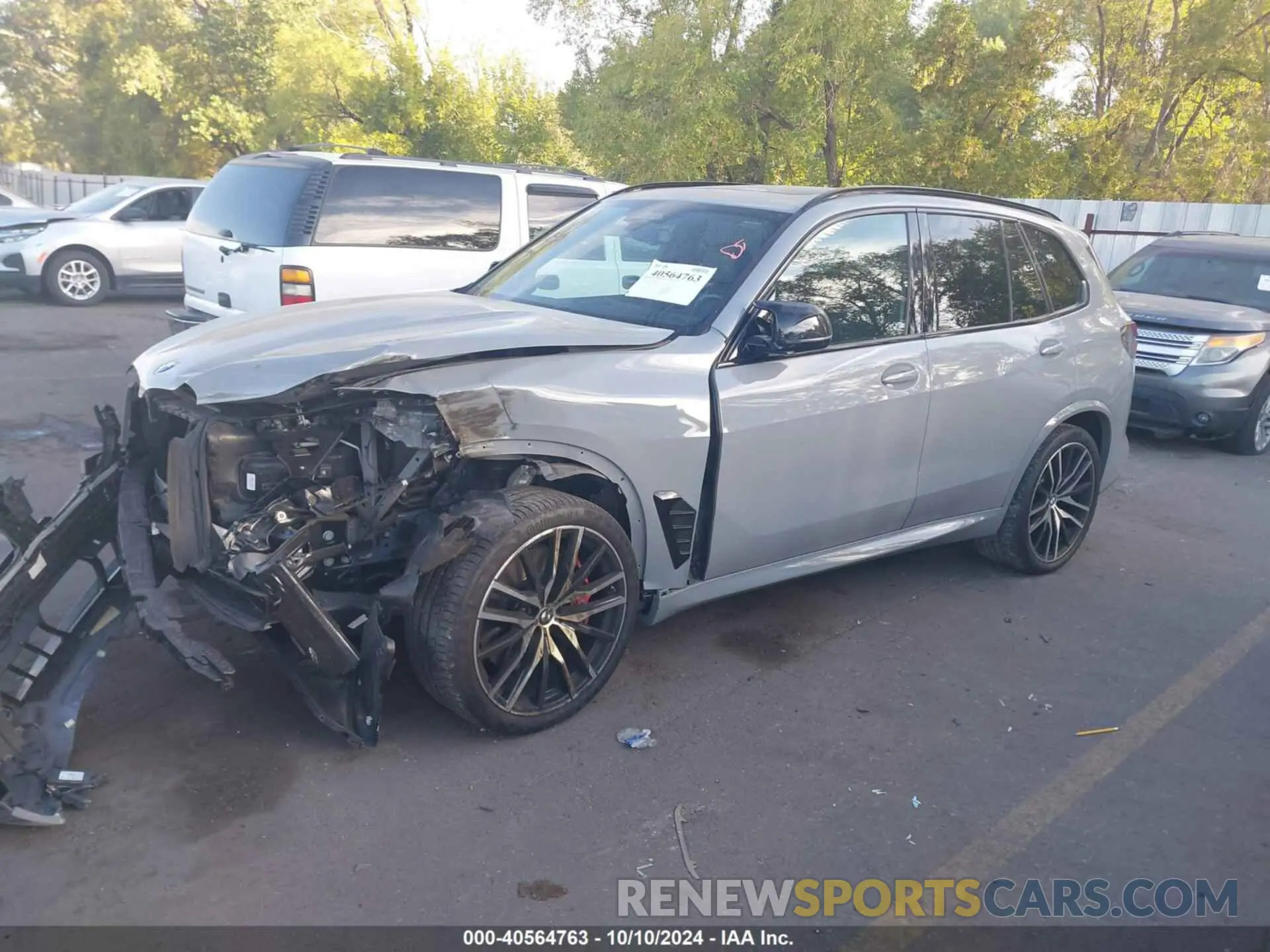 2 Photograph of a damaged car 5UX33EU01R9S37972 BMW X5 2024