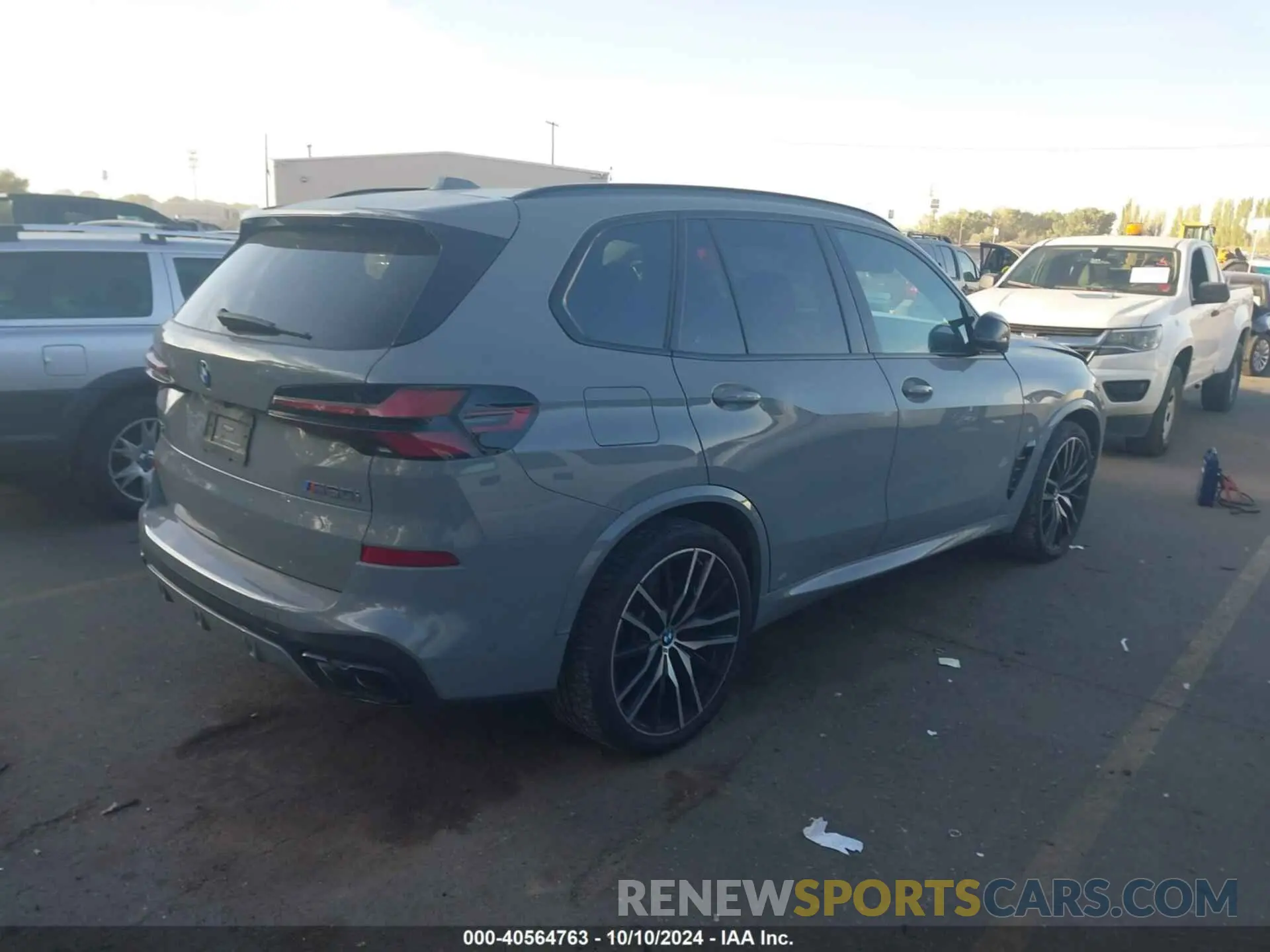4 Photograph of a damaged car 5UX33EU01R9S37972 BMW X5 2024