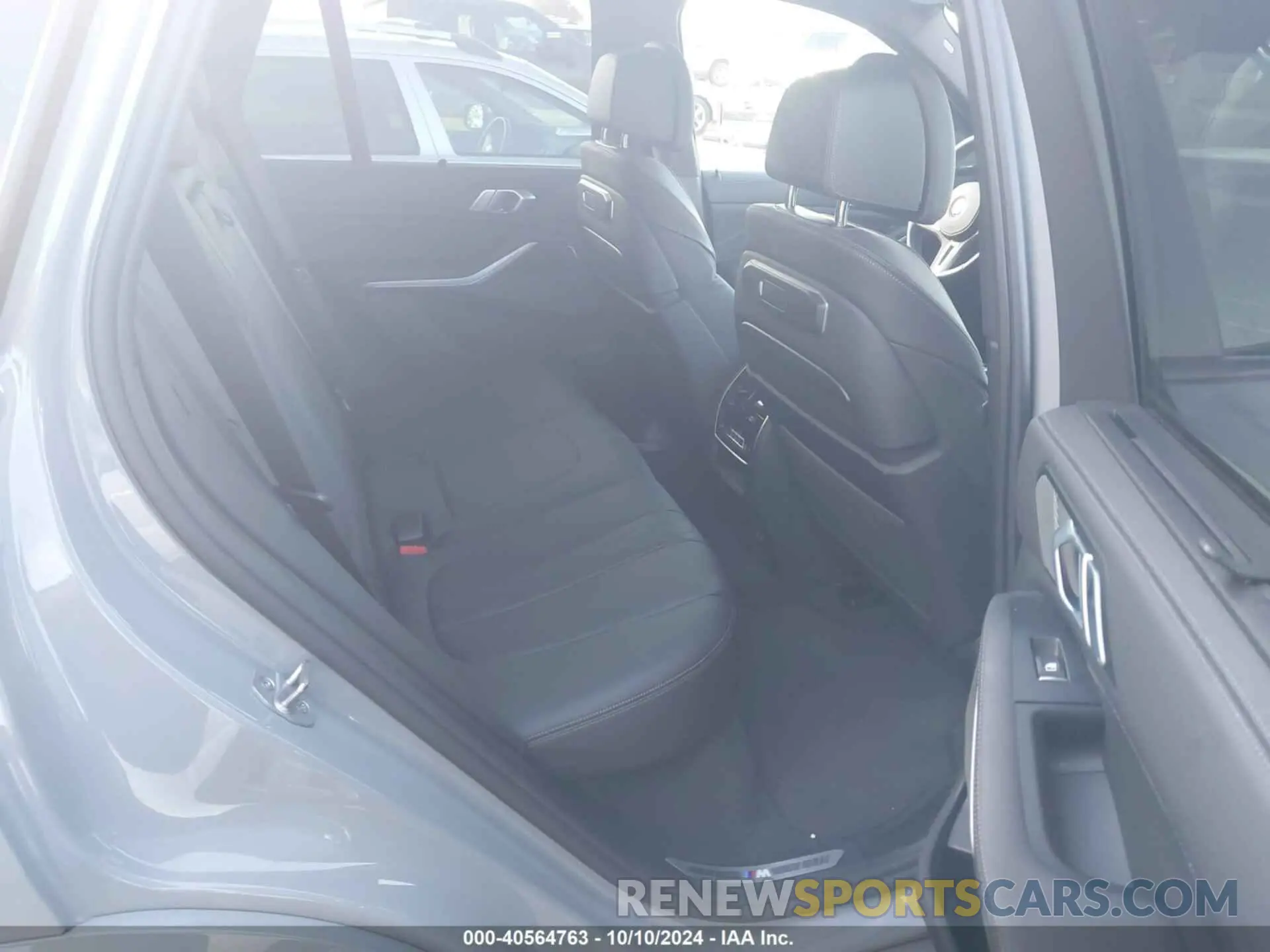 8 Photograph of a damaged car 5UX33EU01R9S37972 BMW X5 2024
