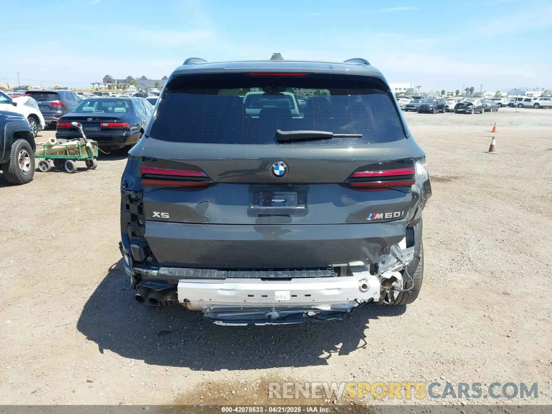 17 Photograph of a damaged car 5UX33EU03R9S46754 BMW X5 2024