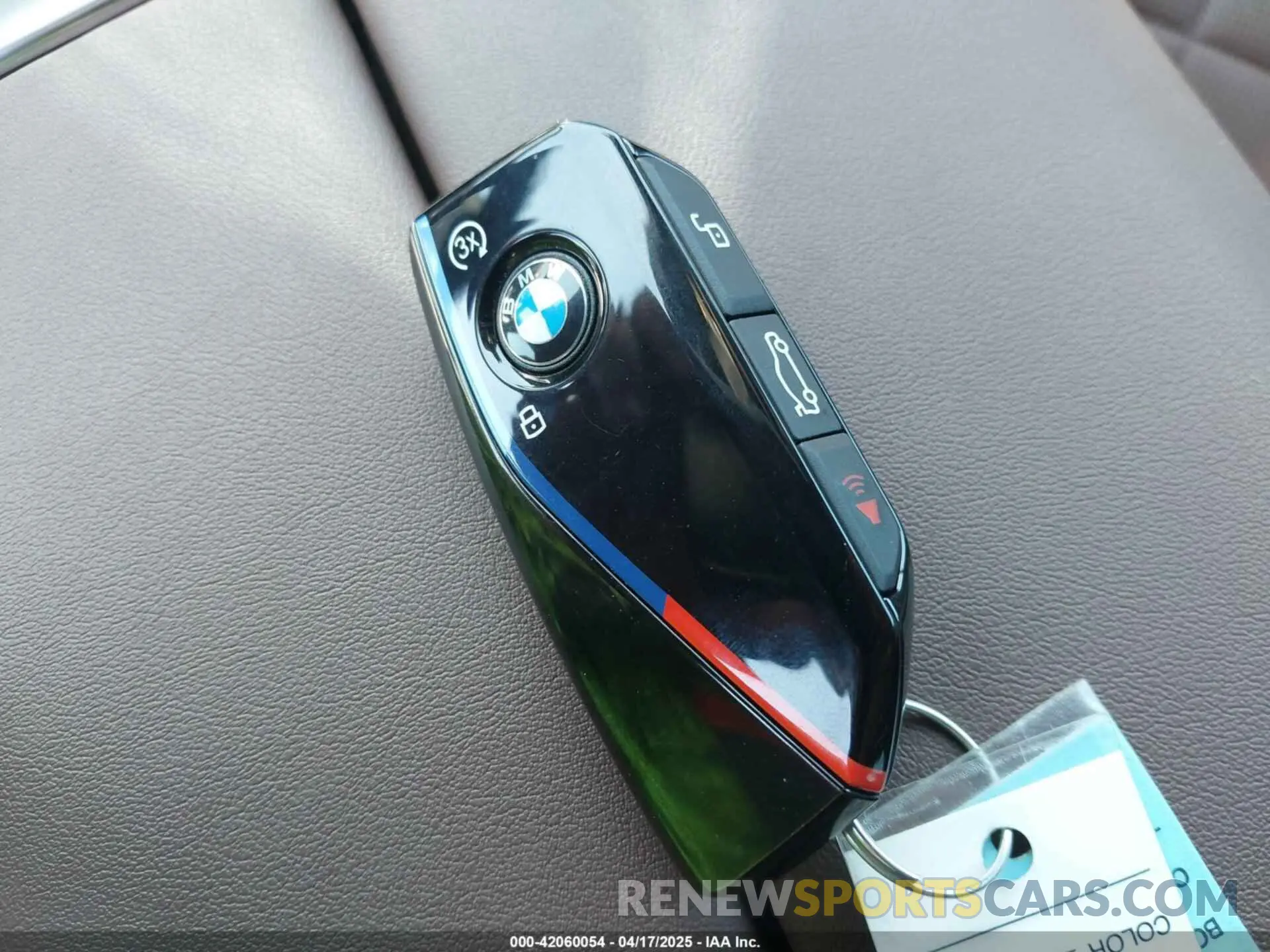 11 Photograph of a damaged car 5UX33EU04R9U60278 BMW X5 2024