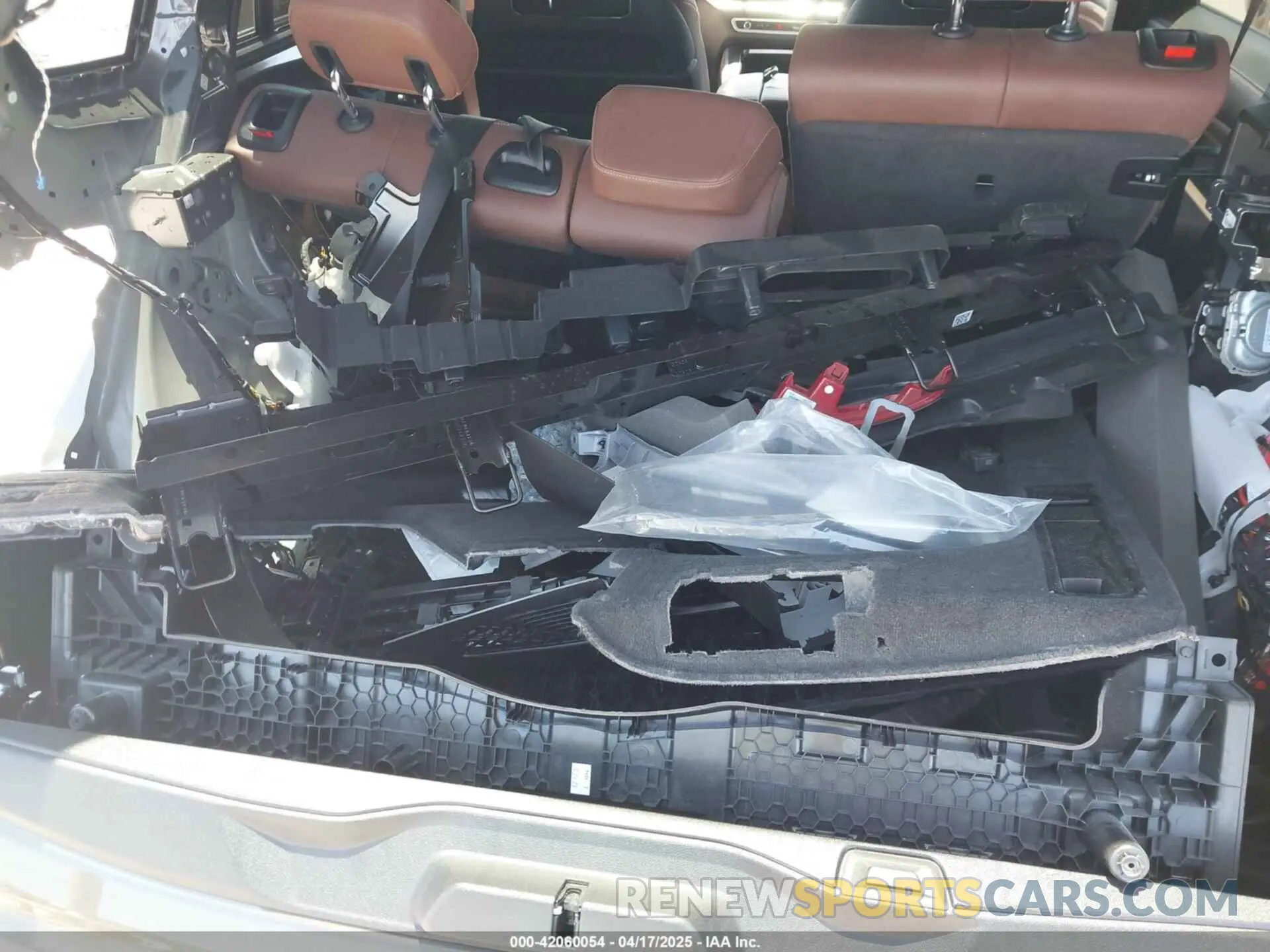 12 Photograph of a damaged car 5UX33EU04R9U60278 BMW X5 2024