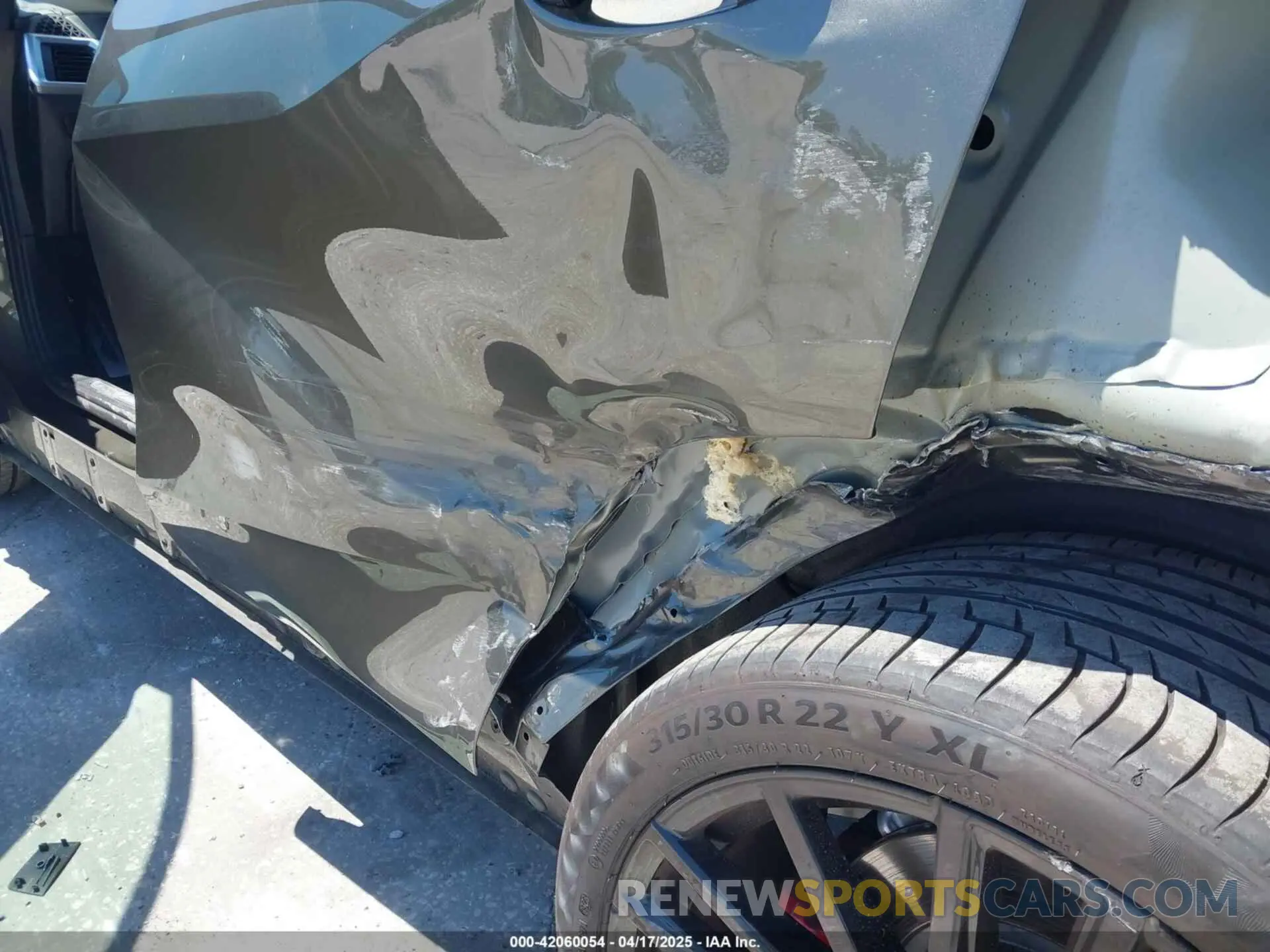 19 Photograph of a damaged car 5UX33EU04R9U60278 BMW X5 2024