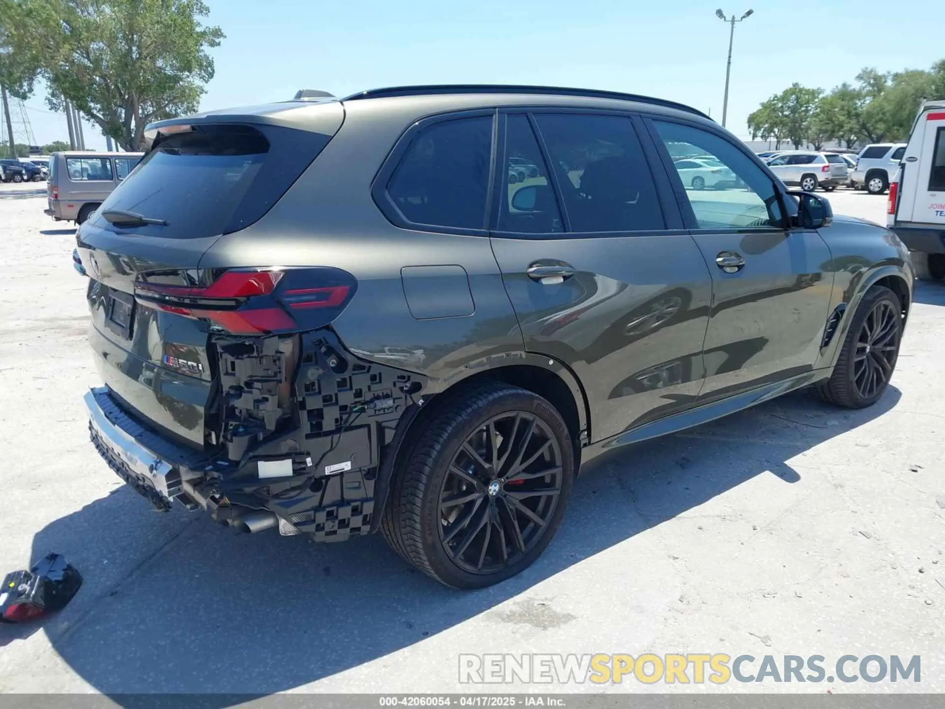 4 Photograph of a damaged car 5UX33EU04R9U60278 BMW X5 2024