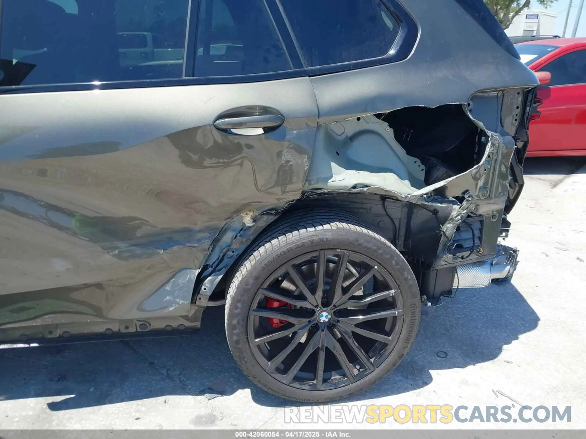6 Photograph of a damaged car 5UX33EU04R9U60278 BMW X5 2024