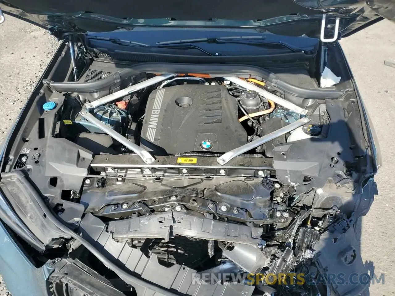 12 Photograph of a damaged car 5UX43EU01R9T80389 BMW X5 2024