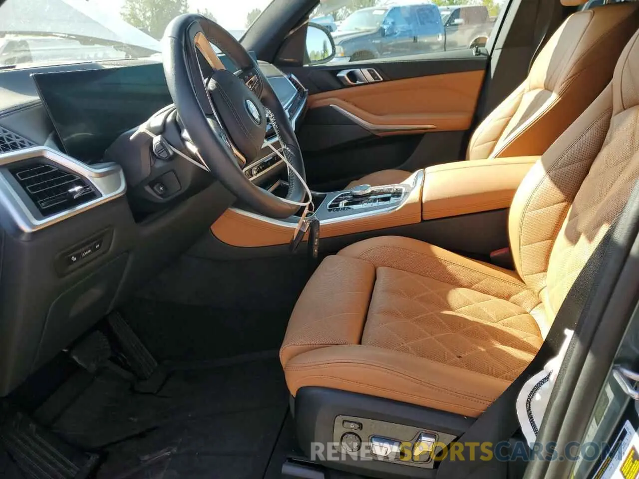 7 Photograph of a damaged car 5UX43EU01R9T80389 BMW X5 2024